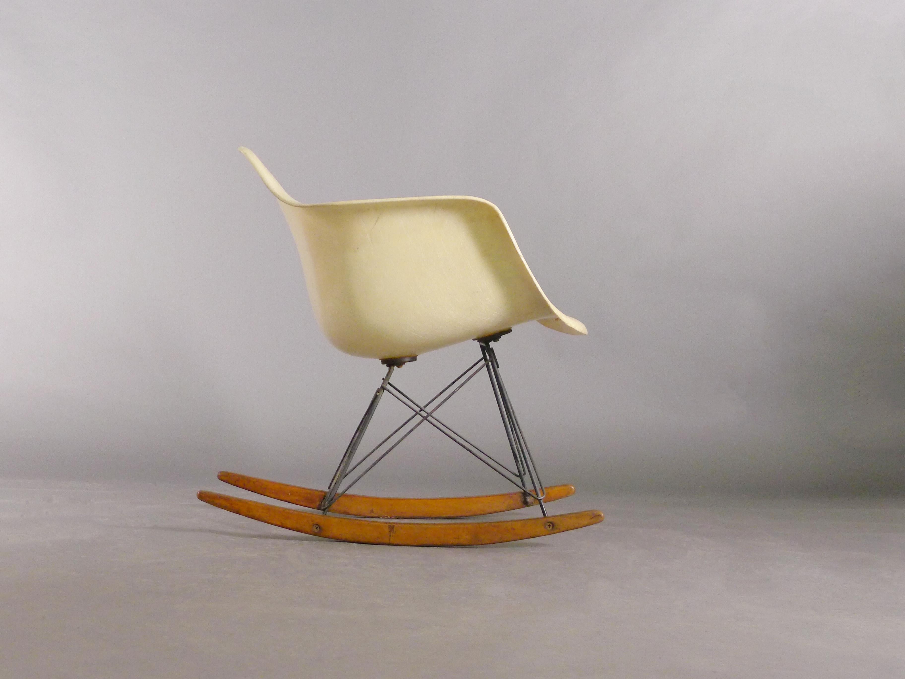 An icon of Mid-Century design, this is an all-original example of the famous Eames Rocking (R) Armchair (A) on Rod (R) base.

Early 1950s 2nd edition example with lemon yellow shell in moulded plastic zenaloy (fibreglass reinforced plastic) made by
