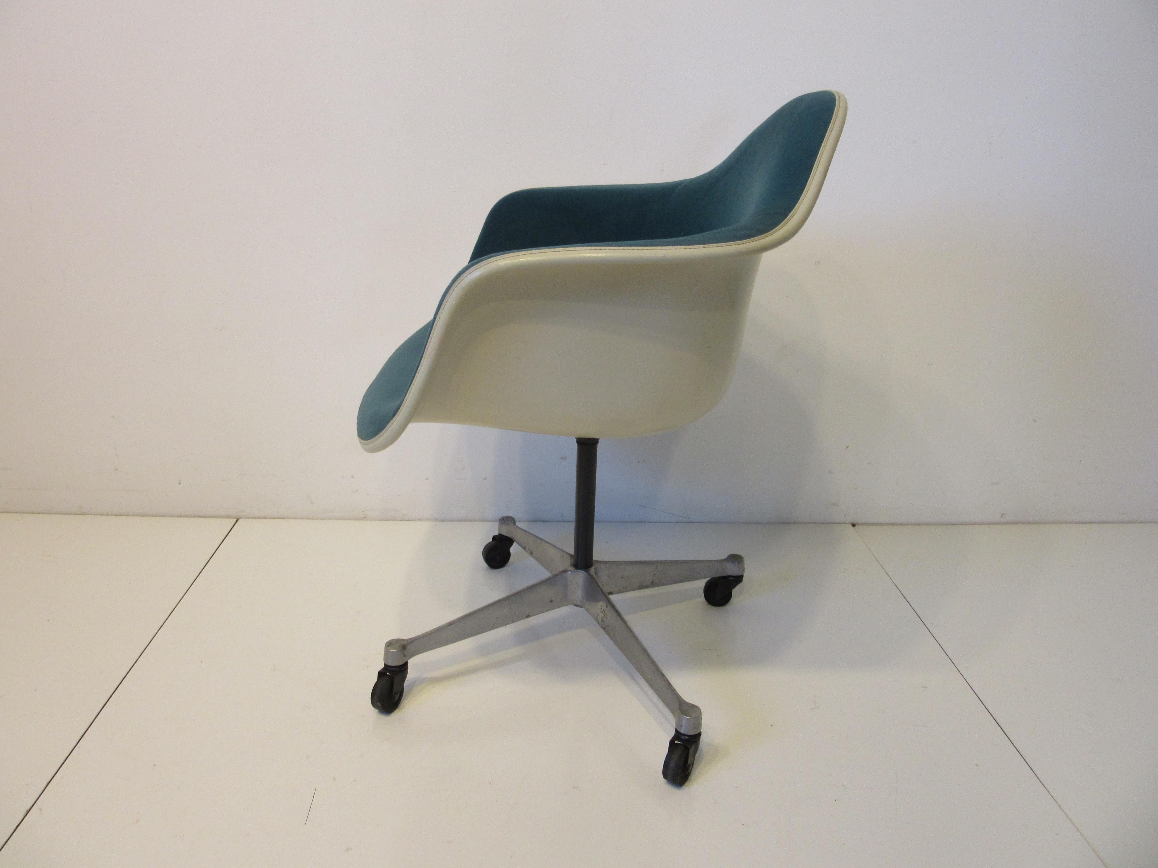 Mid-Century Modern Eames Arm Shell Desk Chair by Herman Miller 