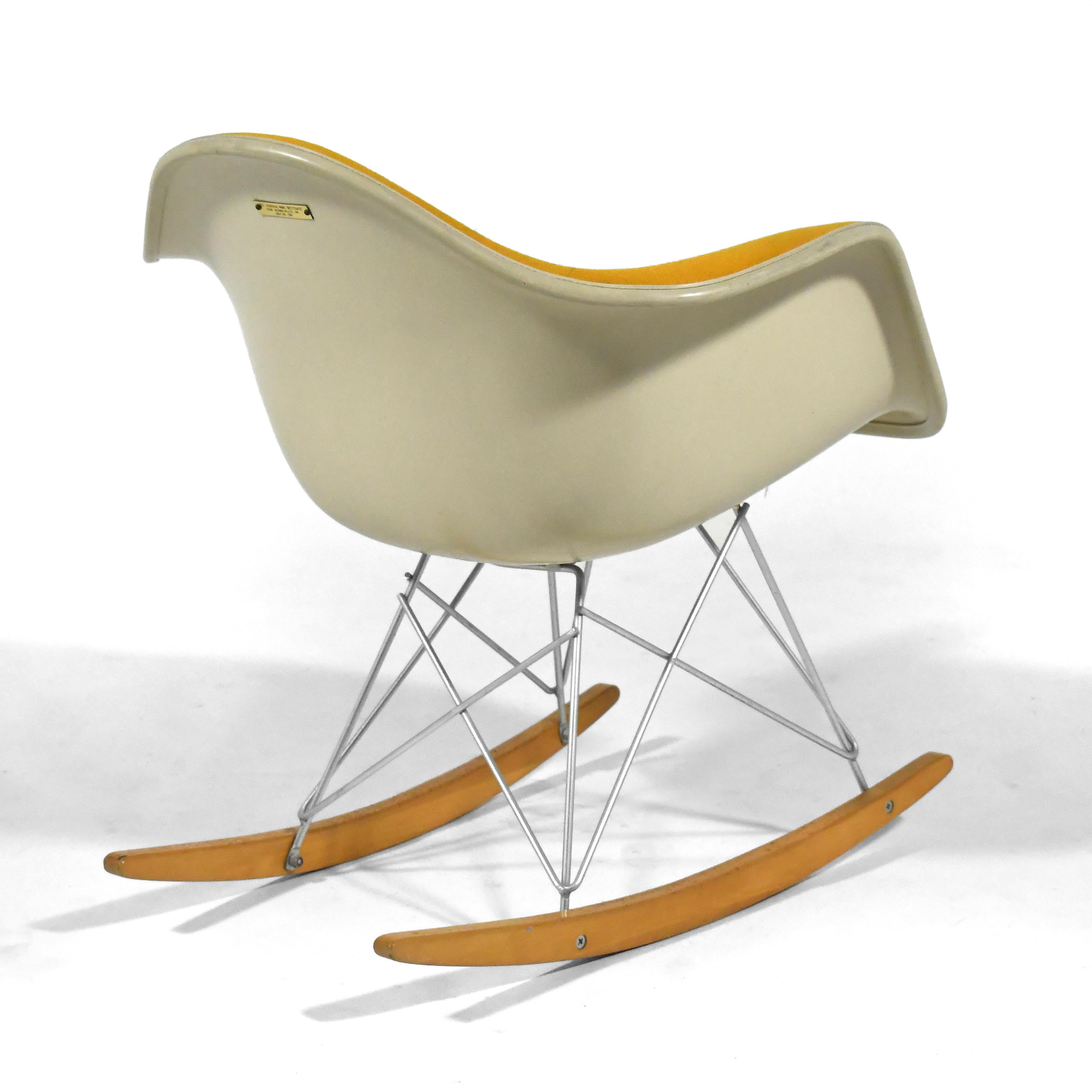Upholstery Eames 
