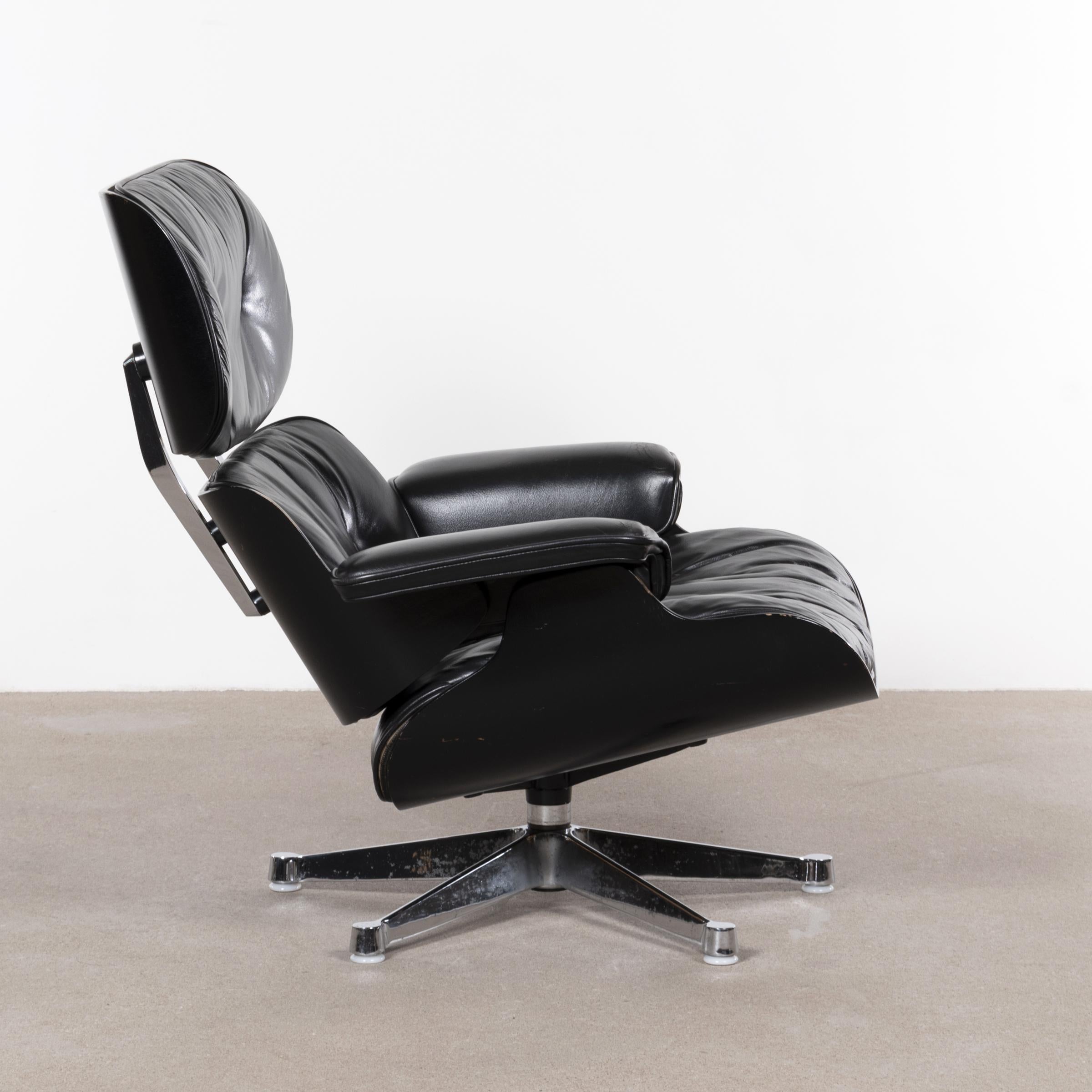 Iconic early lounge chair in black leather and black plywood shells produced by Herman Miller International Collection (today known as Vitra). Good original condition. Signed with manufacturer's sticker.
