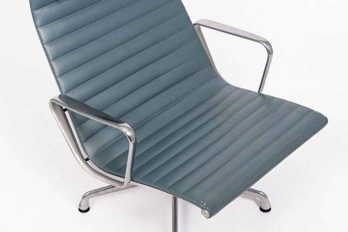 Sedia da ufficio Eames in pelle grigio-blu per Herman Miller - 2 disponibili in vendita 2
