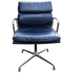 Eames Blue Leather Soft Pad Swivel Armchair für Herman Miller