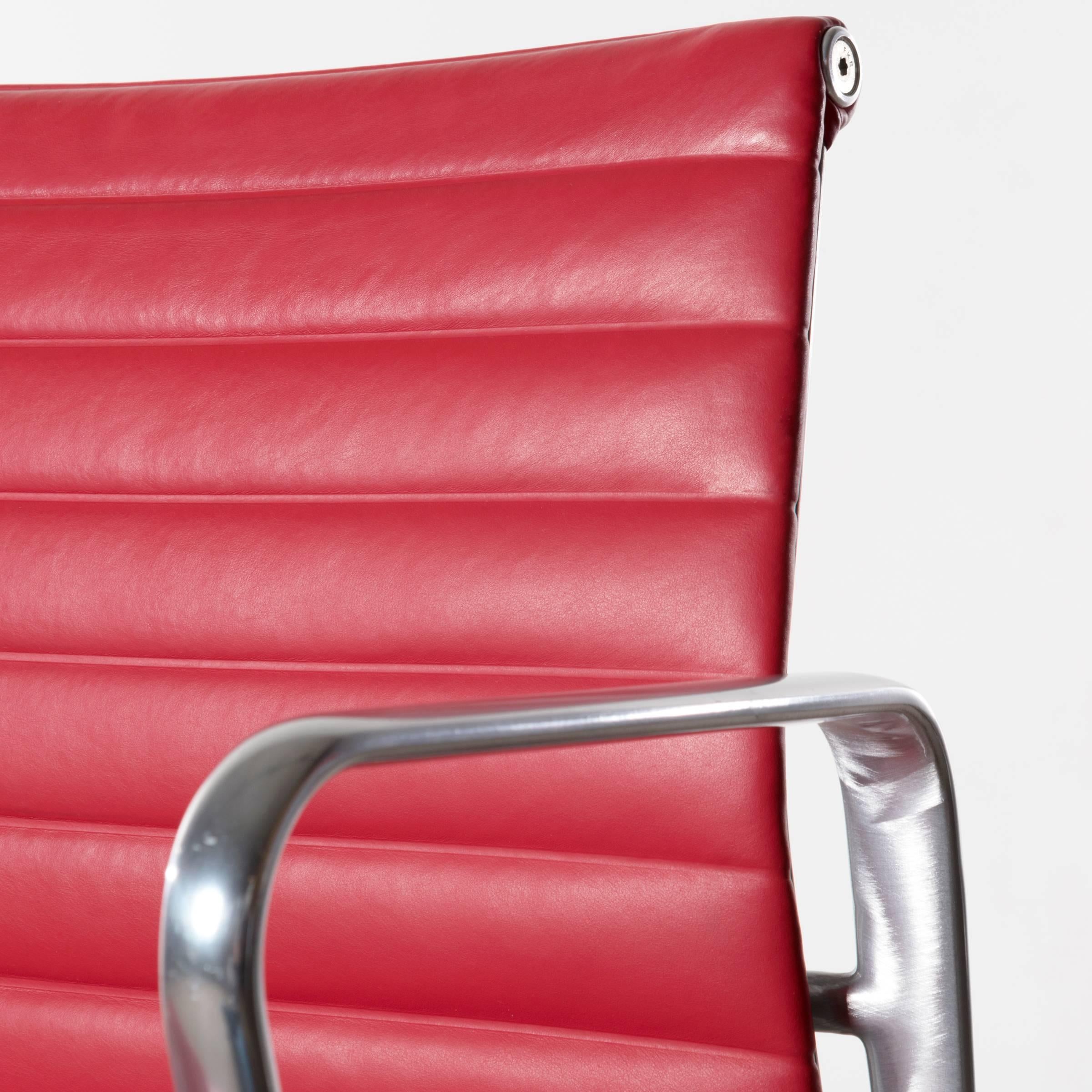 Eames Bright Red Leather Management Office Chair for Herman Miller In Excellent Condition In Amsterdam, NL