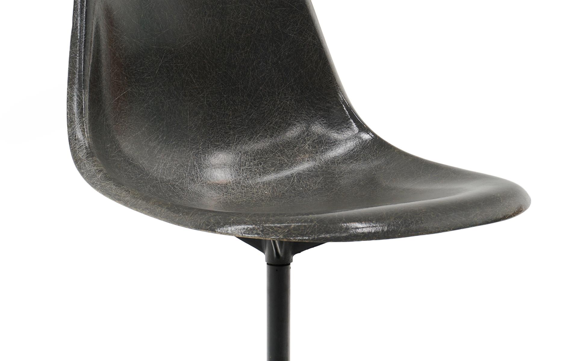 Mid-20th Century Eames Bucket or Shell Chair in Gray Molded Fiberglass on Aluminum Base, Casters