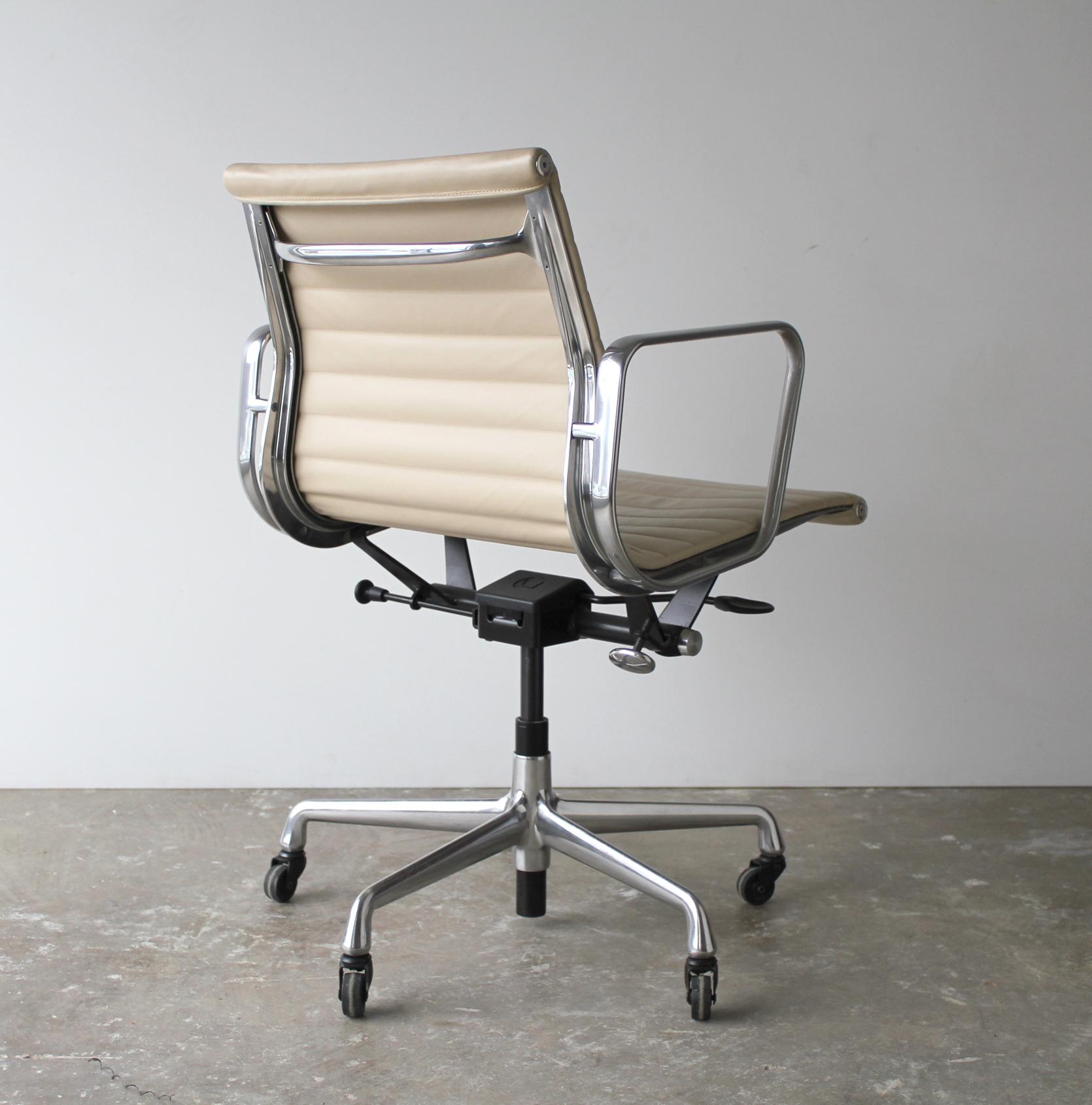 Eames Chairs for Herman Miller Aluminum Group Management Series, 10 Available 4
