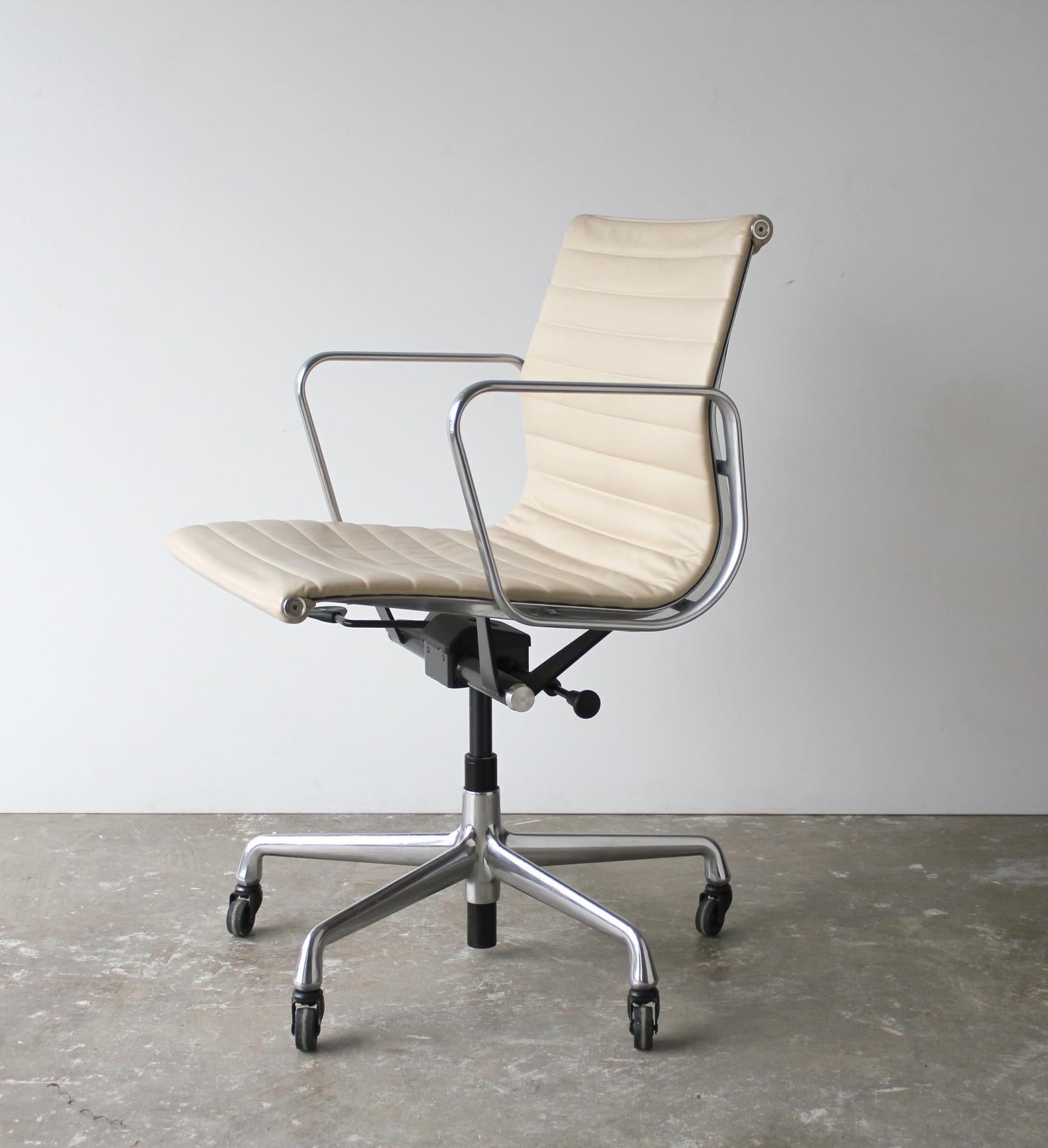 Eames Chairs for Herman Miller Aluminum Group Management Series, 10 Available 5