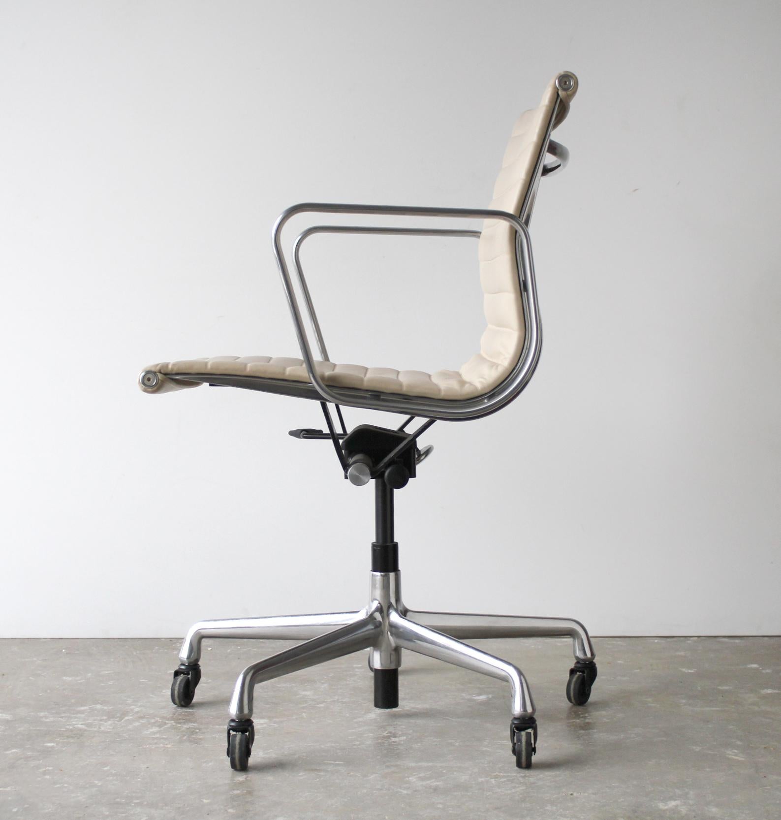 Eames Chairs for Herman Miller Aluminum Group Management Series, 10 Available 2