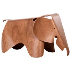 Éléphant en contreplaqué Charles et Ray Eames en bois de cerisier par Vitra