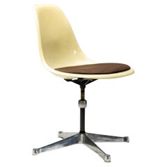 Eames-Schreibtischstuhl mit contract Base
