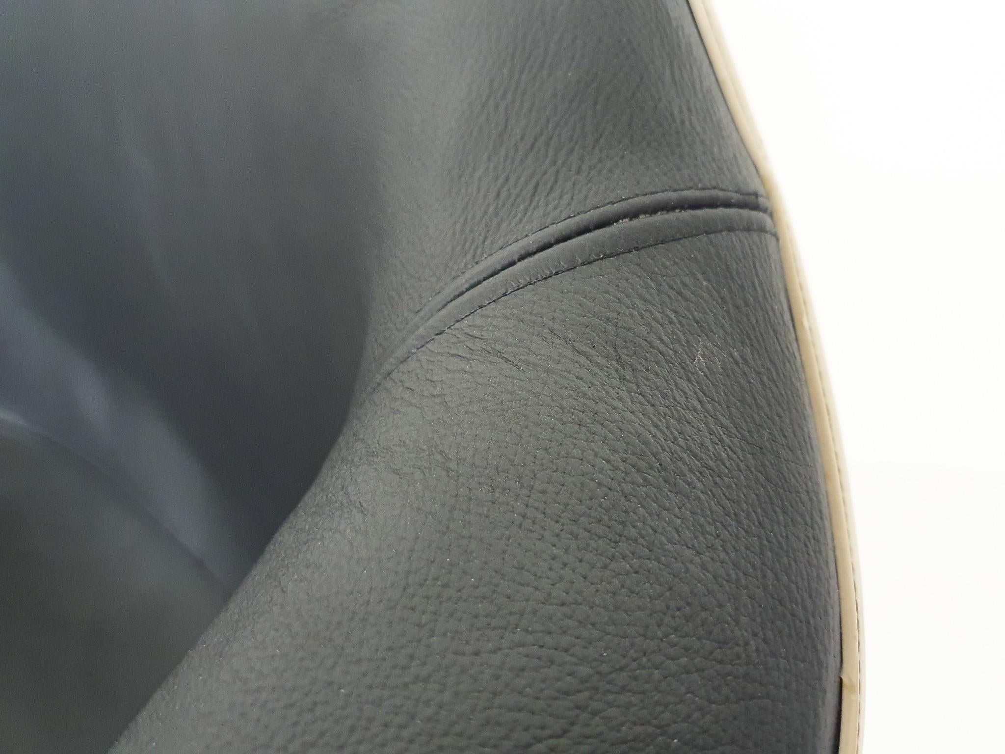 Leather Eames DAL 