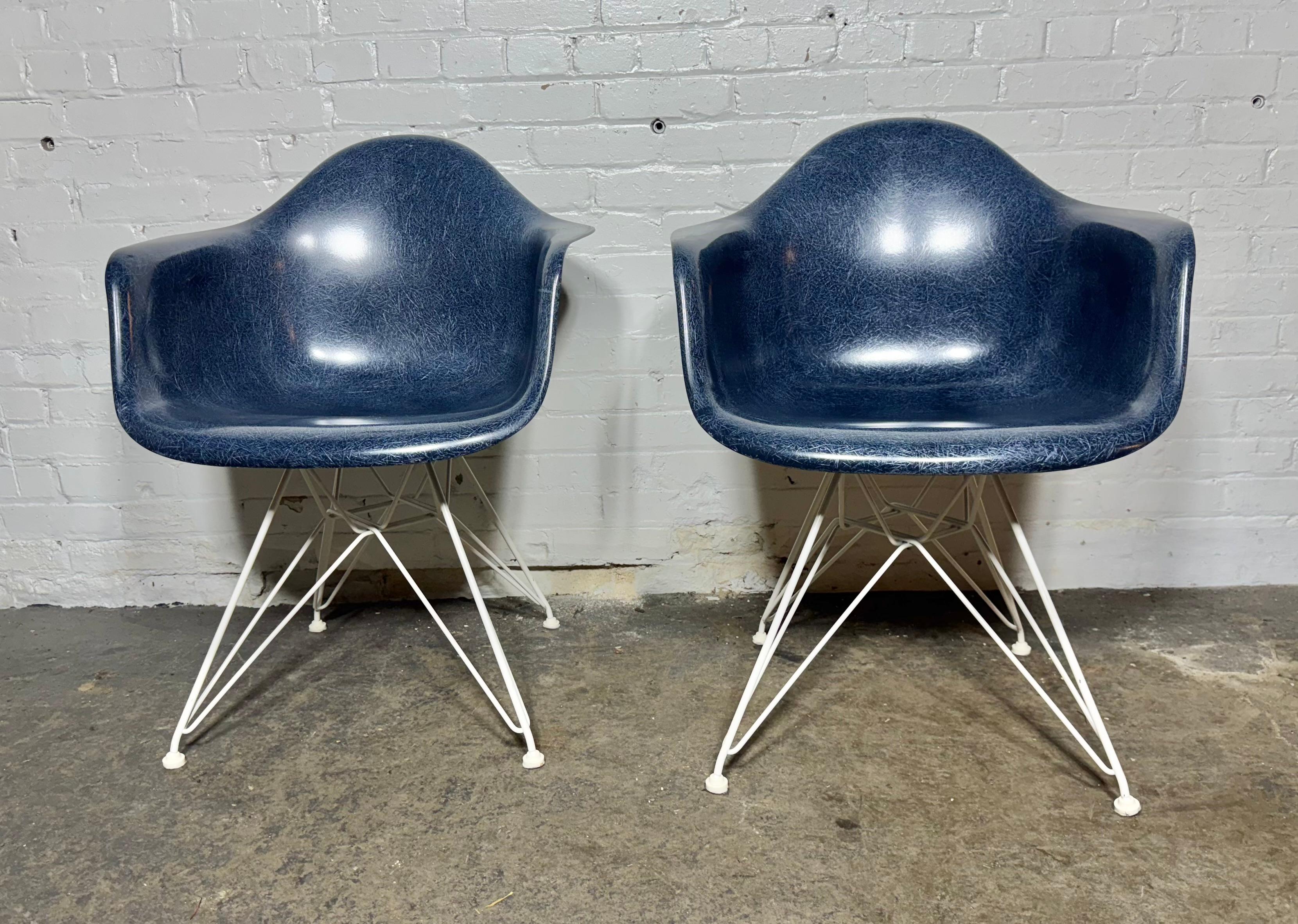  Eames  DAR ARM SHELL Fiberglass Chair/ Electric Blue on White Eiffel Tower Base, Amazing color , fabulous exposed fibers. ***NOTE*** PRICED PER CHAIR ,, Classic modernist design,,, 

 From the design offices of Charles and Ray Eames the fiberglass