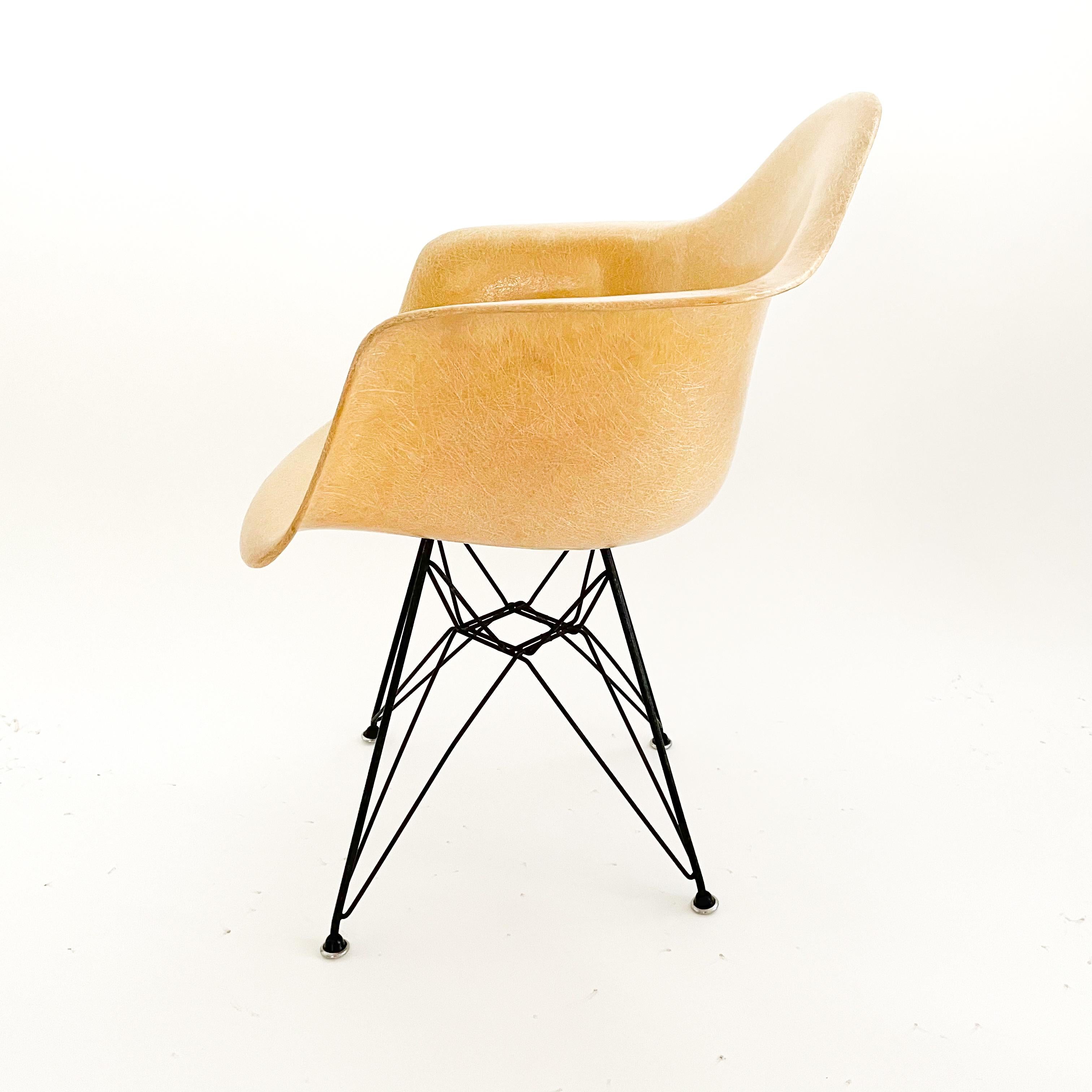 Mid-20th Century Eames DAR Fiberglass Armchair With Eiffel Base for Herman Miller C. 1954 For Sale