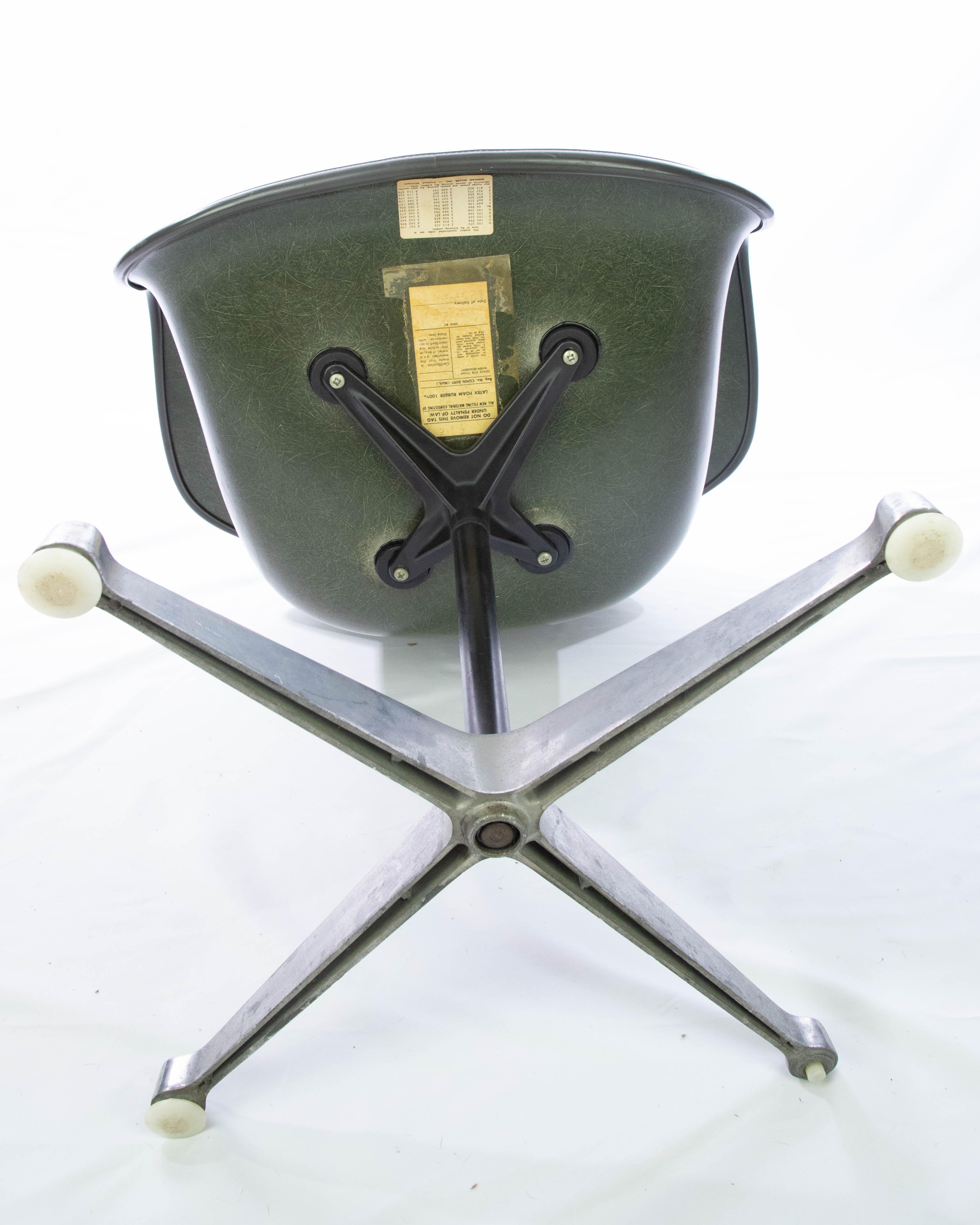 Eames Dark Green Fiberglass Armchair for Herman Miller In Good Condition In Cookeville, TN