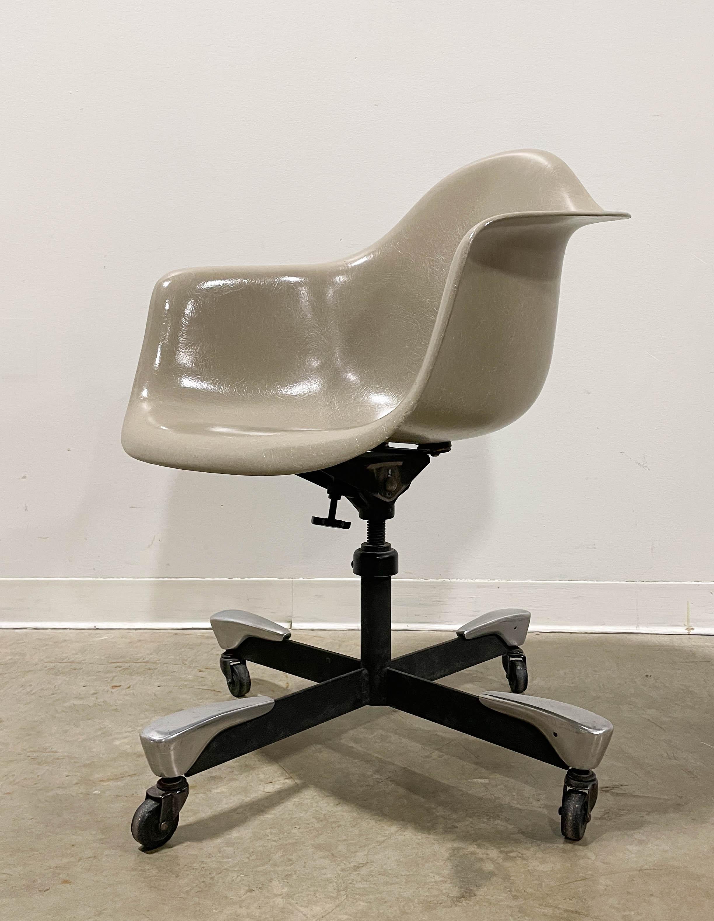 20th Century Eames DAT-1 Fiberglass Armchair