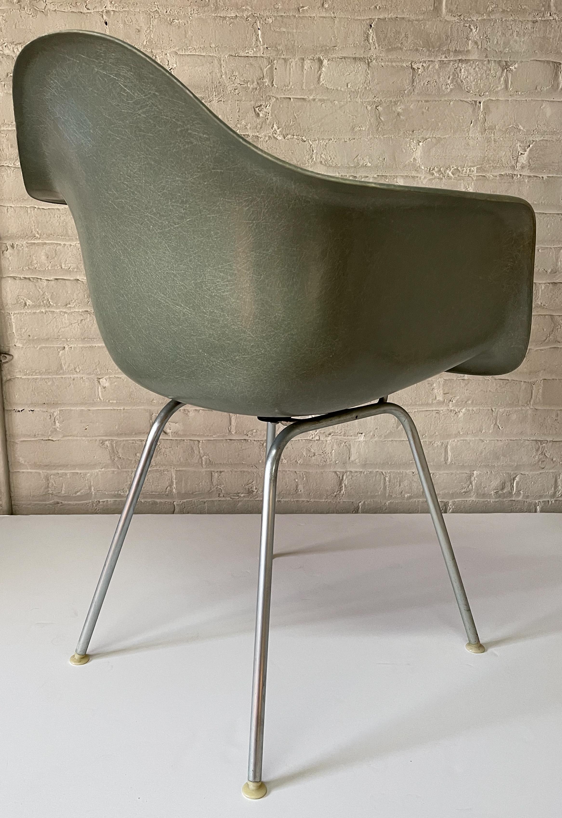 Eames DAX Chair in Seafoam Green In Good Condition In New York, NY