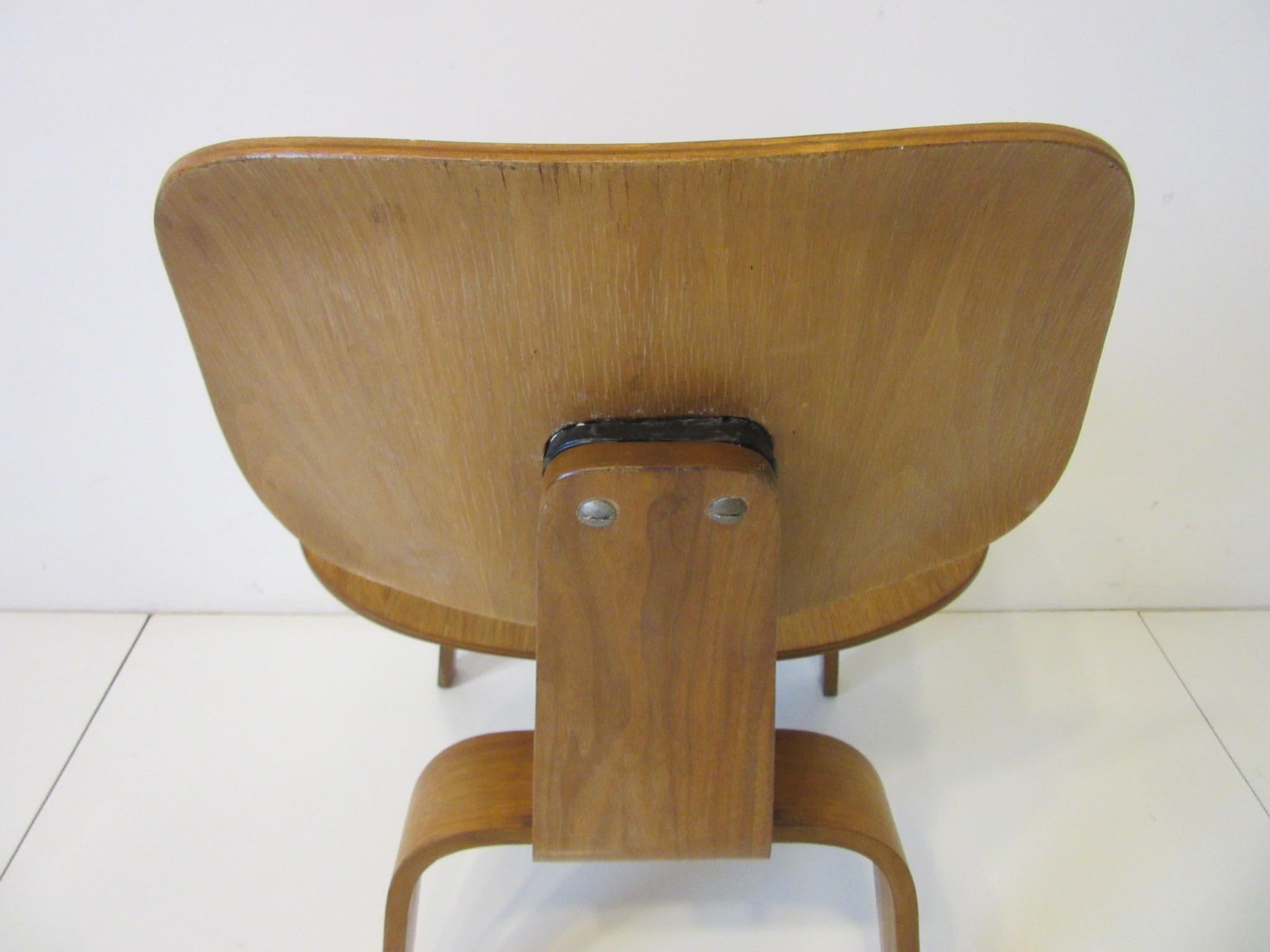 Eames DCW Molded Ply Desk Chair for Herman Miller 2