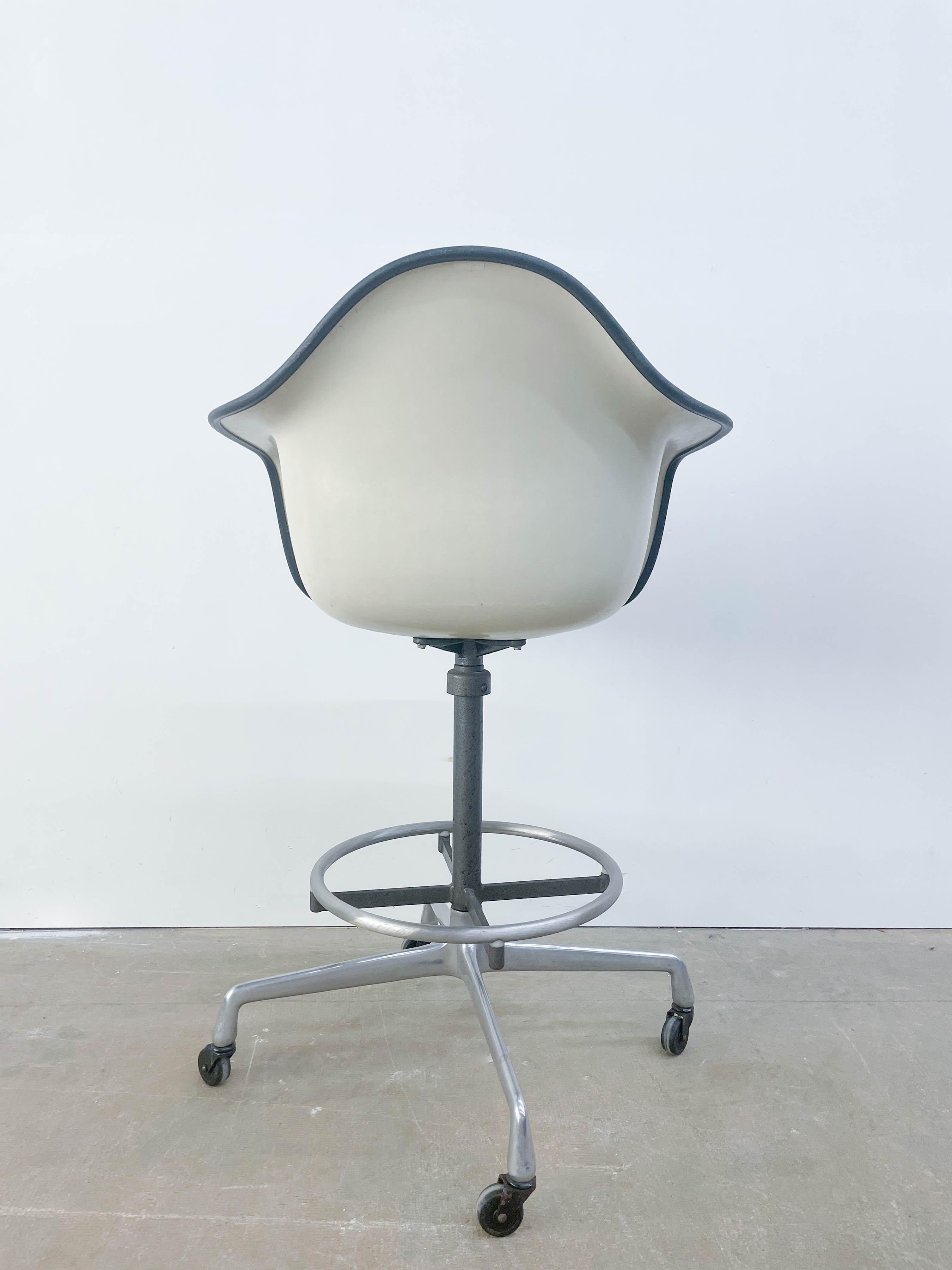 Eames Designer's Swivel Stool In Good Condition For Sale In Kalamazoo, MI