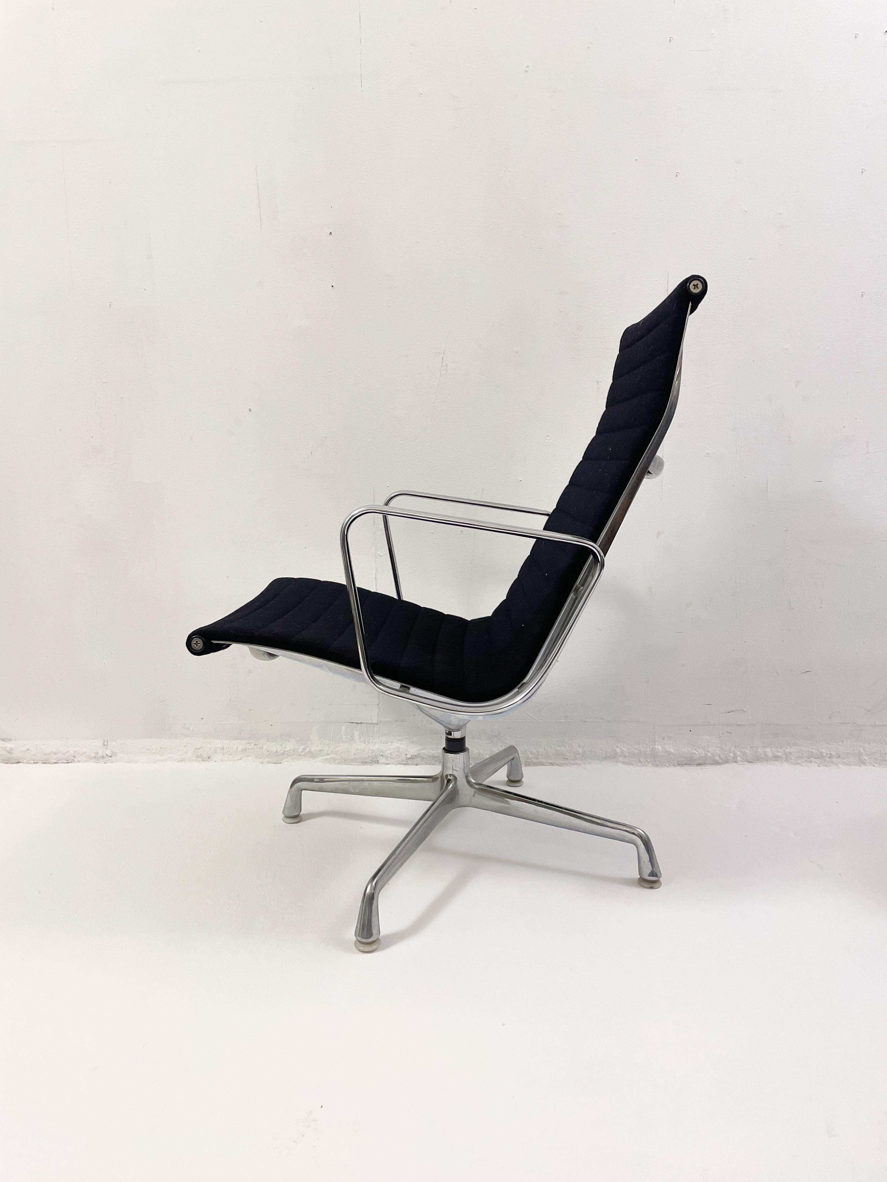 Chaise de bureau Eames EA 117 d'Herman Miller, 1990, 3 pièces disponibles en vente 2