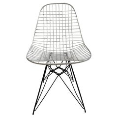 Eames Dkr Drahtstühle auf Eiffelturm-Sockel