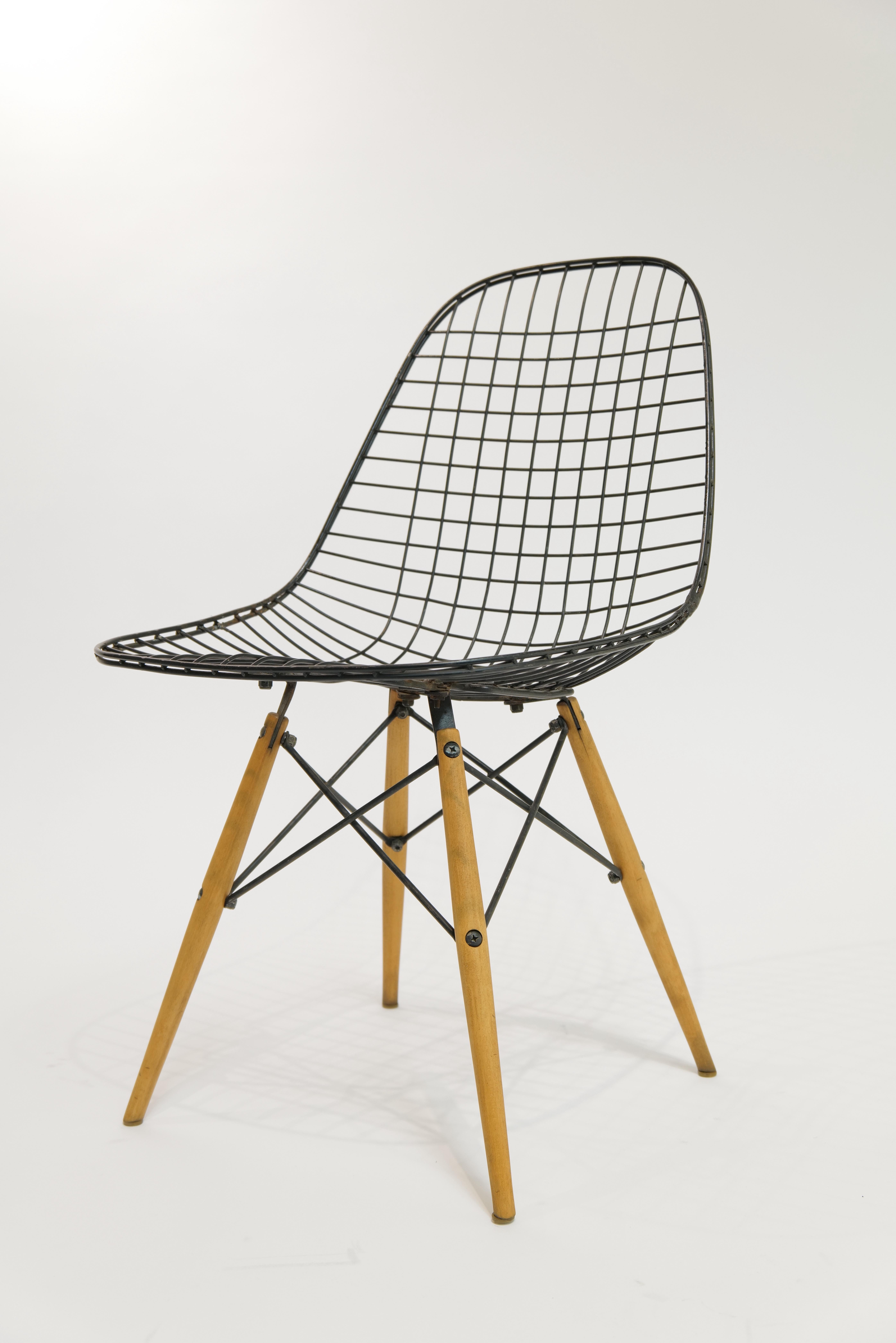 Eames Dowel Leg Wire Chair for Herman Miller, 1950s For Sale 11