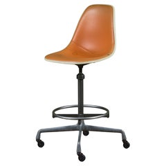 Eames handgefertigter Hocker für Herman Miller