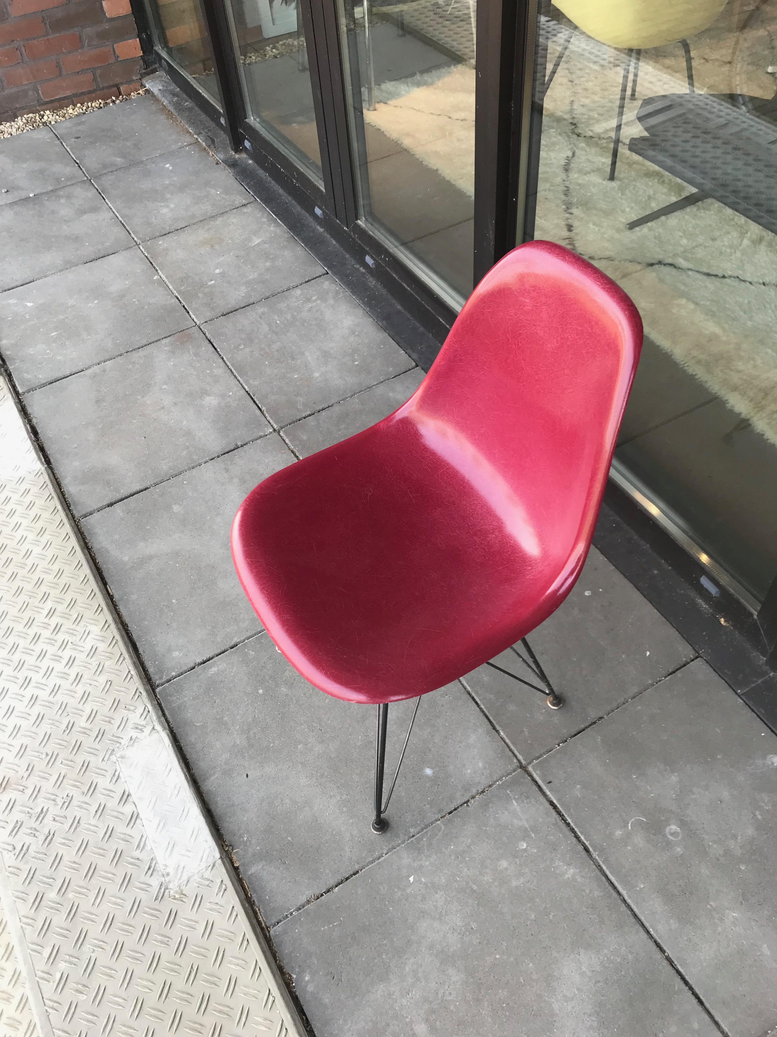 For Claudius...
Beautiful iconic DSR chair in rare Magenta color. The fiberglass shell is in very good vintage condition with only slight traces of use. Original black enamebeled steel base also in very good condition. The chair is signed with