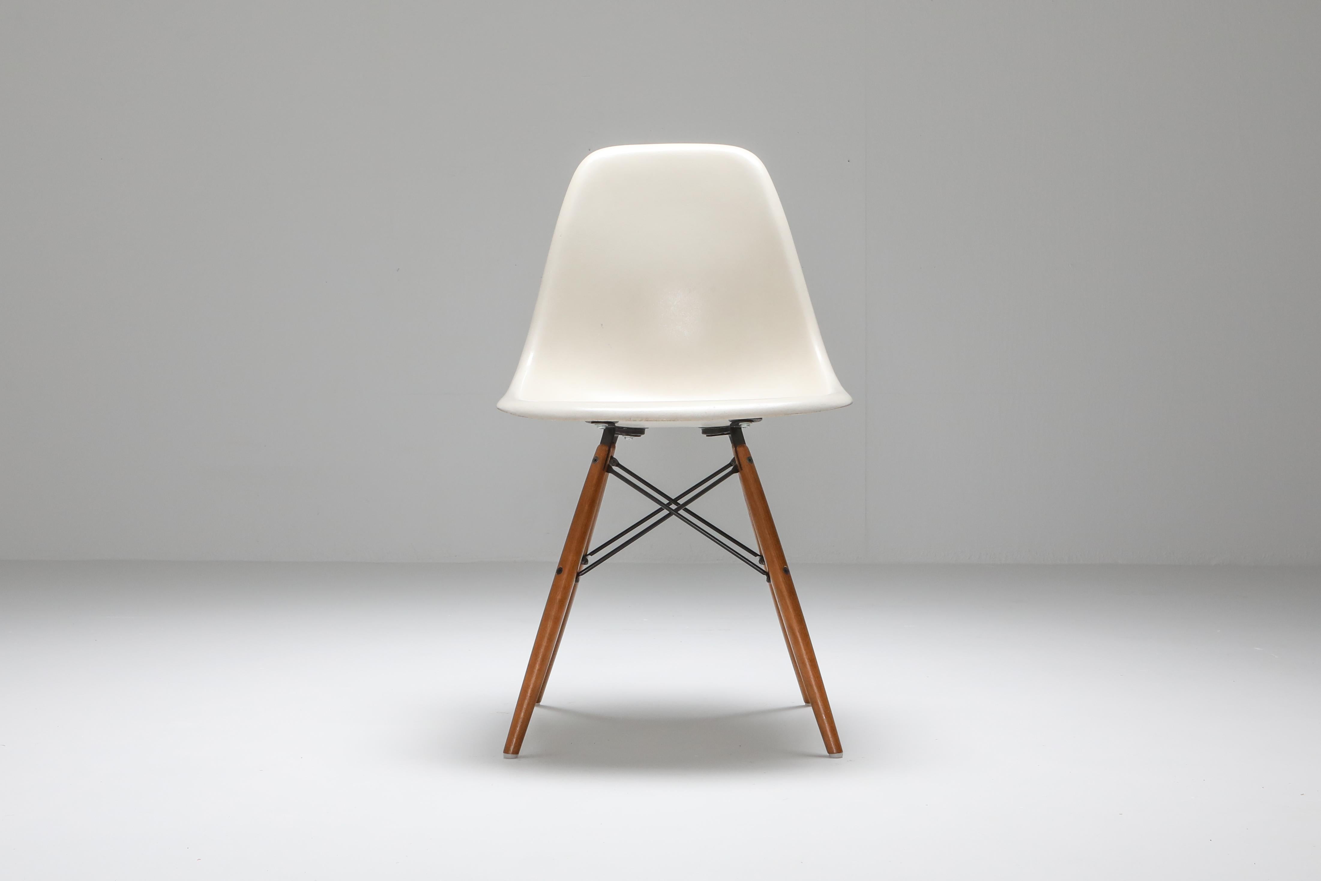 Eames DSW Chair for Herman Miller In Excellent Condition In Antwerp, BE