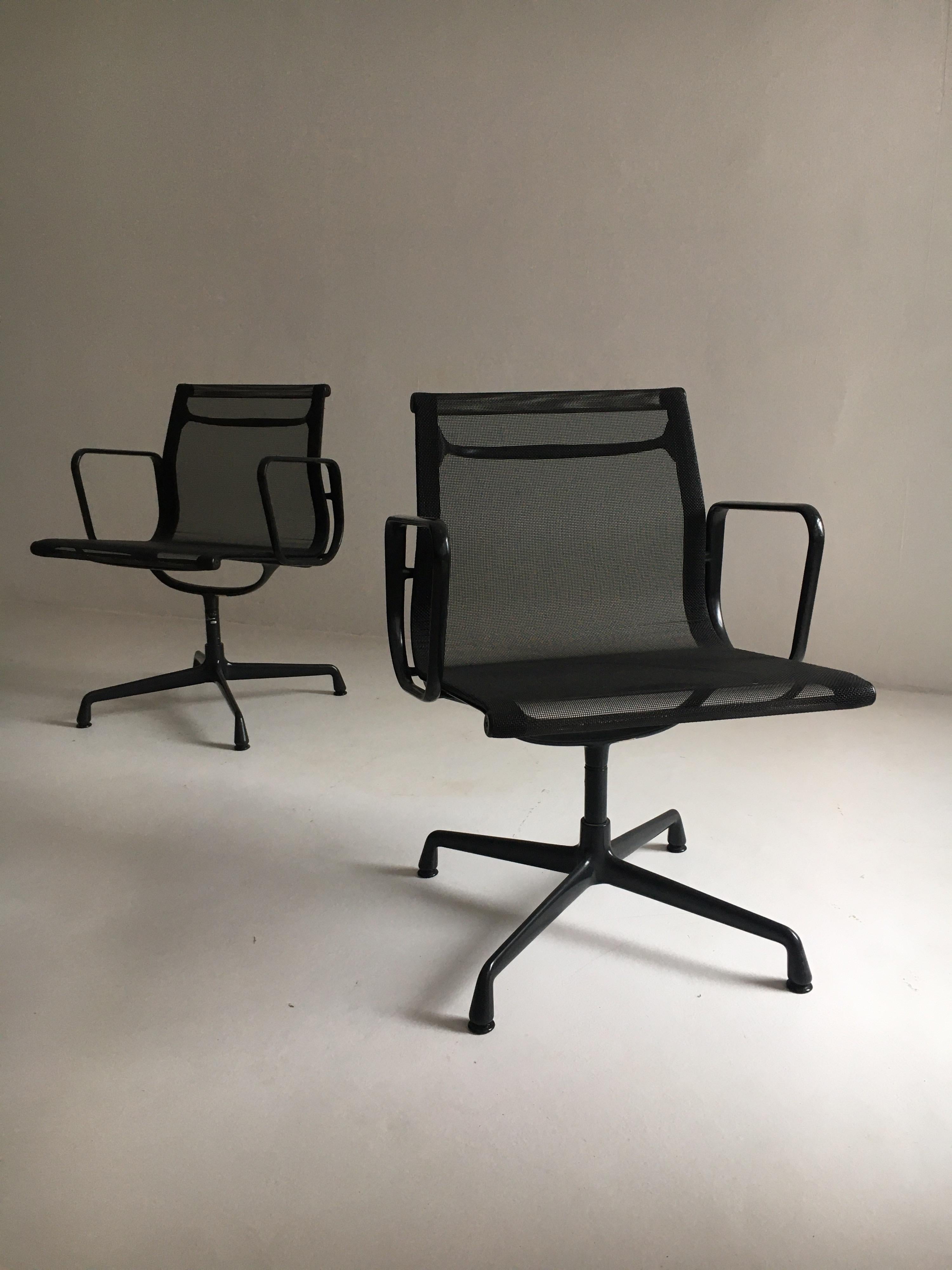 aluminium chair ea 108 vitra