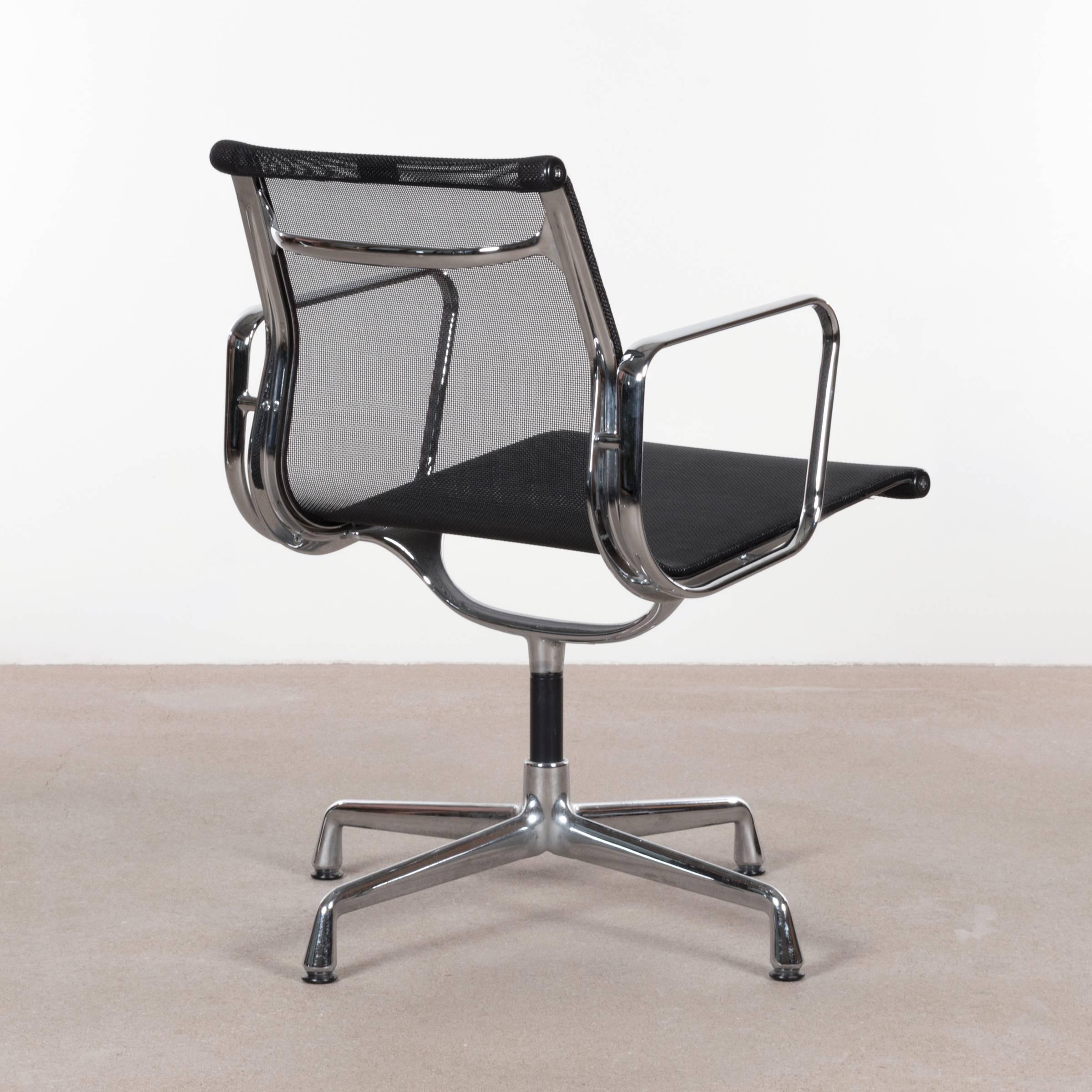 Comfortable dining chairs in very good condition with normal light wear. Lightweight chrome-plated aluminum frame with swivel mechanism and black (very strong) netweave upholstery. Signed with manufacturer's sticker and label.
Currently more then
