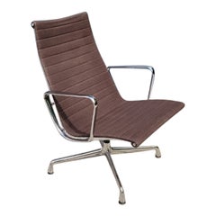 Eames EA116 Brauner Loungesessel