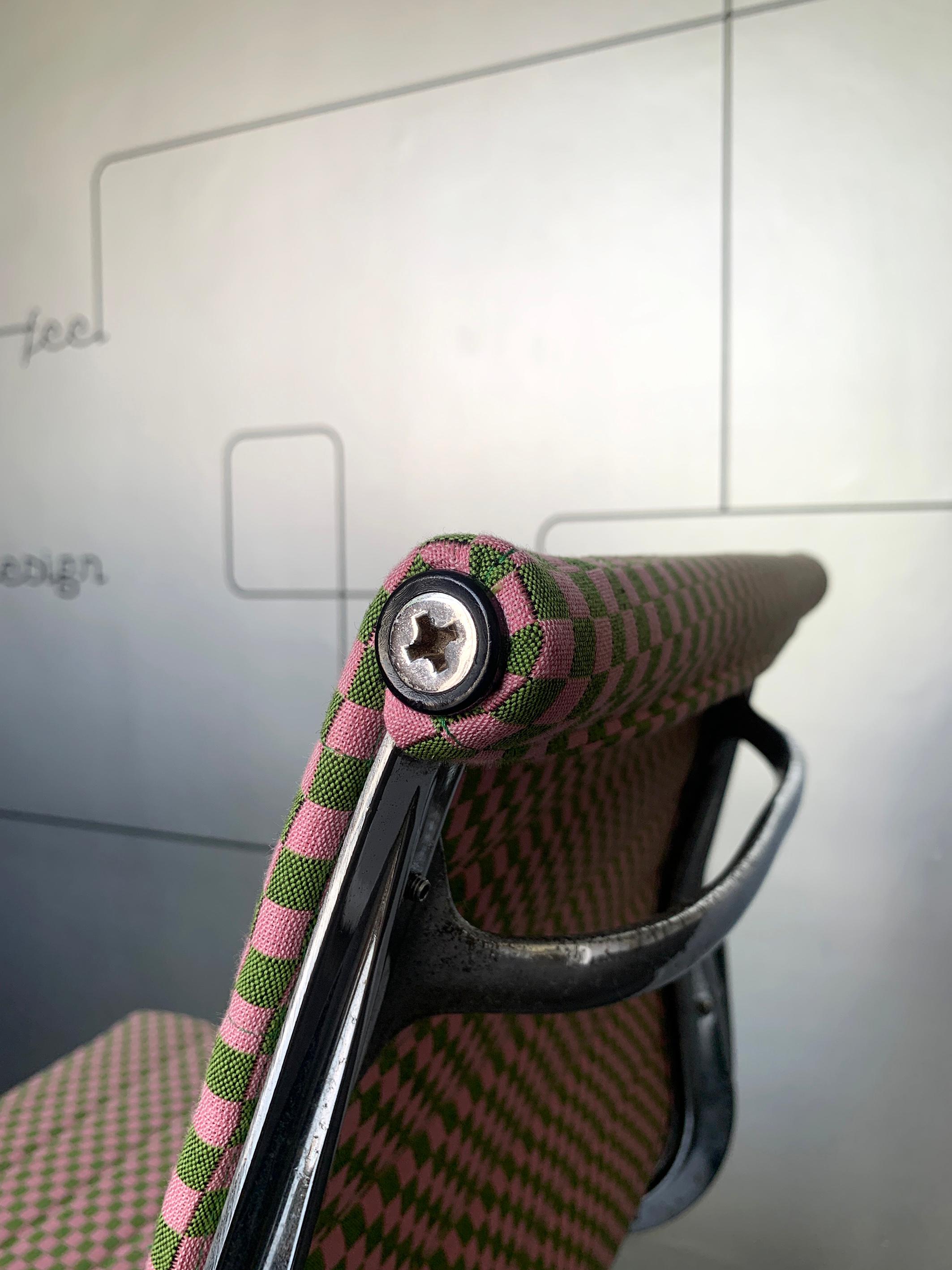 Eames EA117 Bürostuhl Herman Miller 1960er Jahre neu Alexander Girard Karo Stoff im Angebot 8