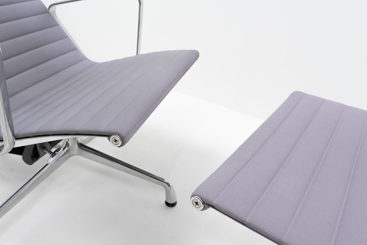 Eames EA124 / EA125 Alu Lounge Chair with Footstool, Vitra For Sale 3