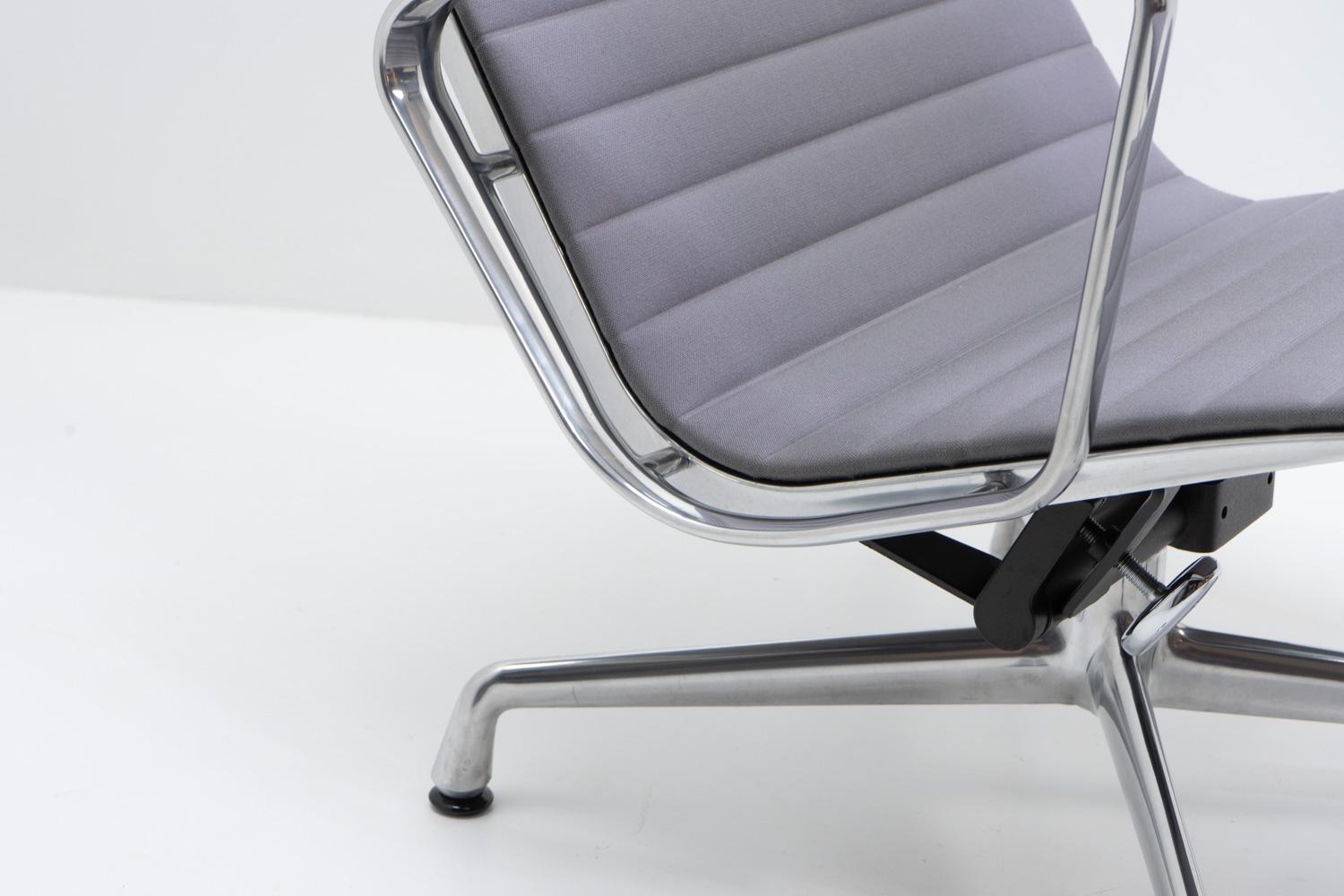 Eames EA124 / EA125 Alu Lounge Chair with Footstool, Vitra For Sale 6