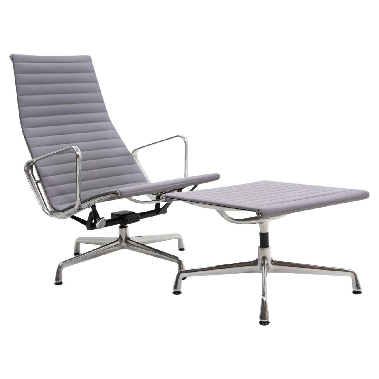 Eames EA124 / EA125 Sedia da salotto in alluminio con poggiapiedi, Vitra