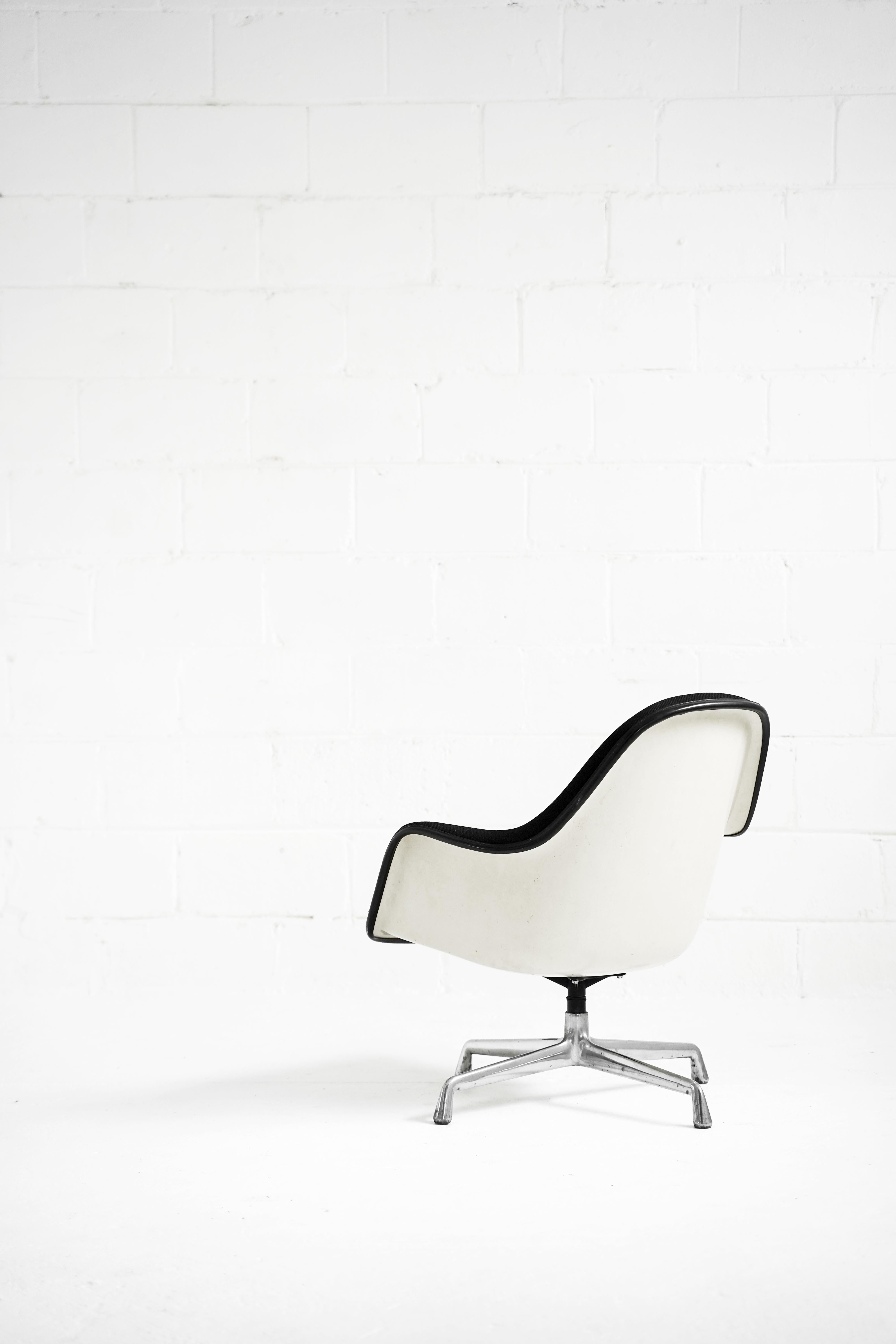 Eames EA178 Loose Cushion Armchair for Herman Miller 4