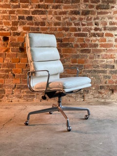 Eames EA219 Aluminium Group Soft Pad Executive Chair par Interform Herman Miller