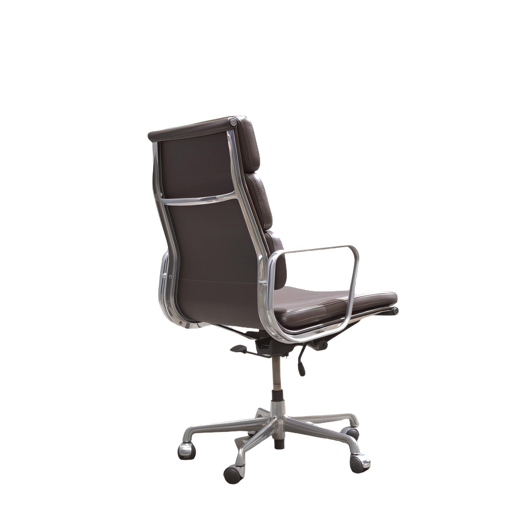 Eames EA219 Soft Pad  High Back Leather Office Chair by ICF In Fair Condition For Sale In Basildon, London