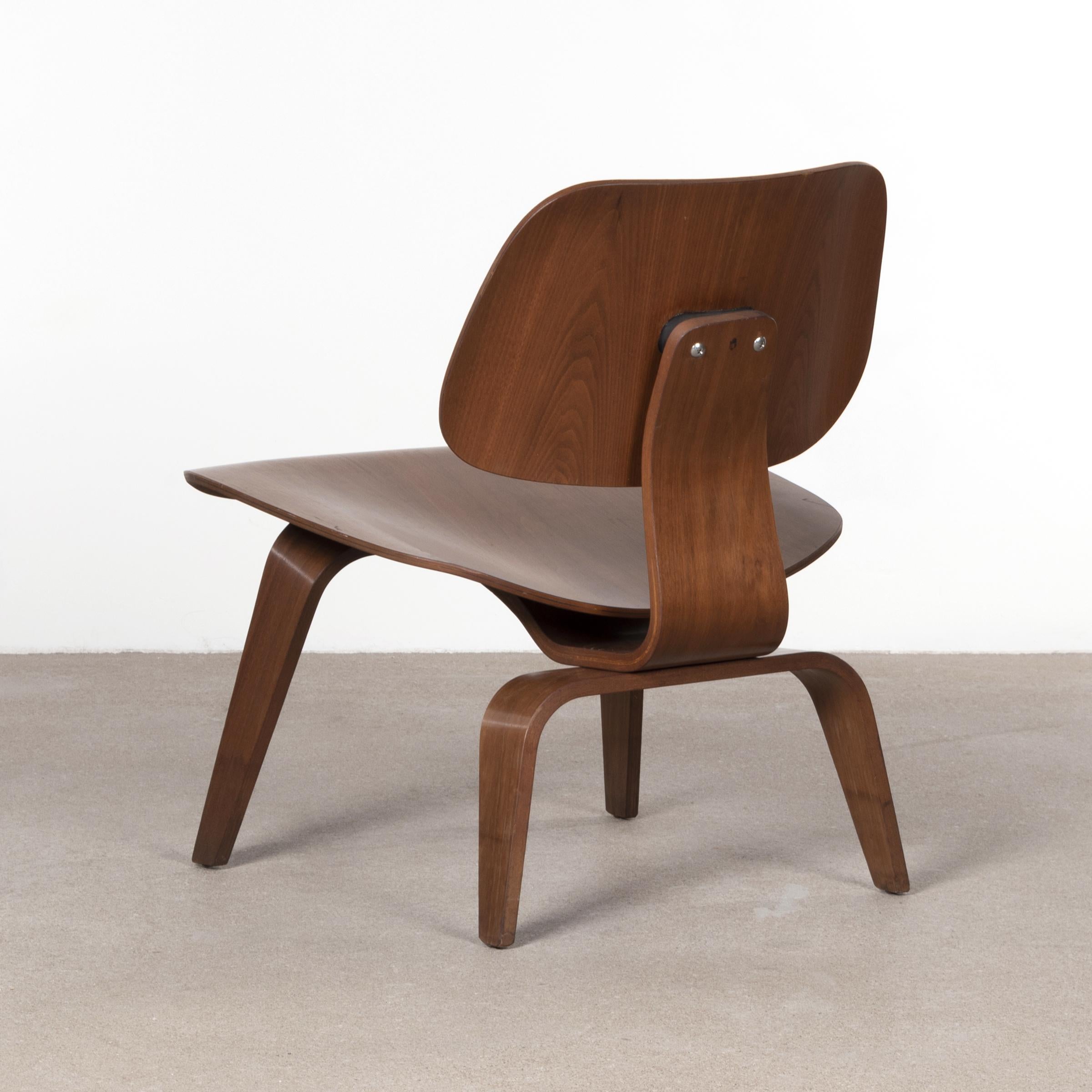 Mid-20th Century Eames Early LCW Walnut Lounge Chair for Herman Miller