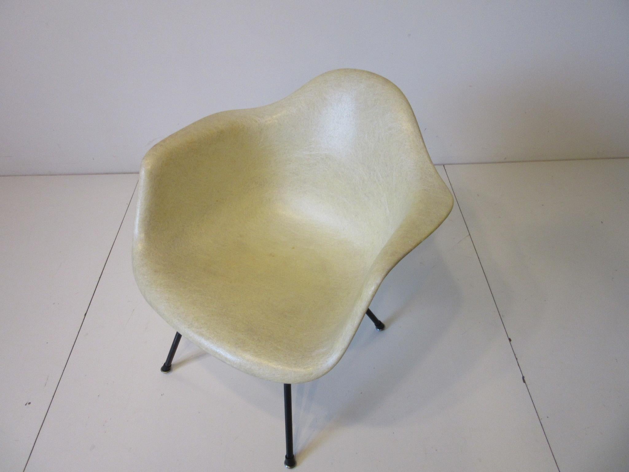 Eames Early Shell Chair Lounge Height für Herman Miller im Zustand „Gut“ im Angebot in Cincinnati, OH