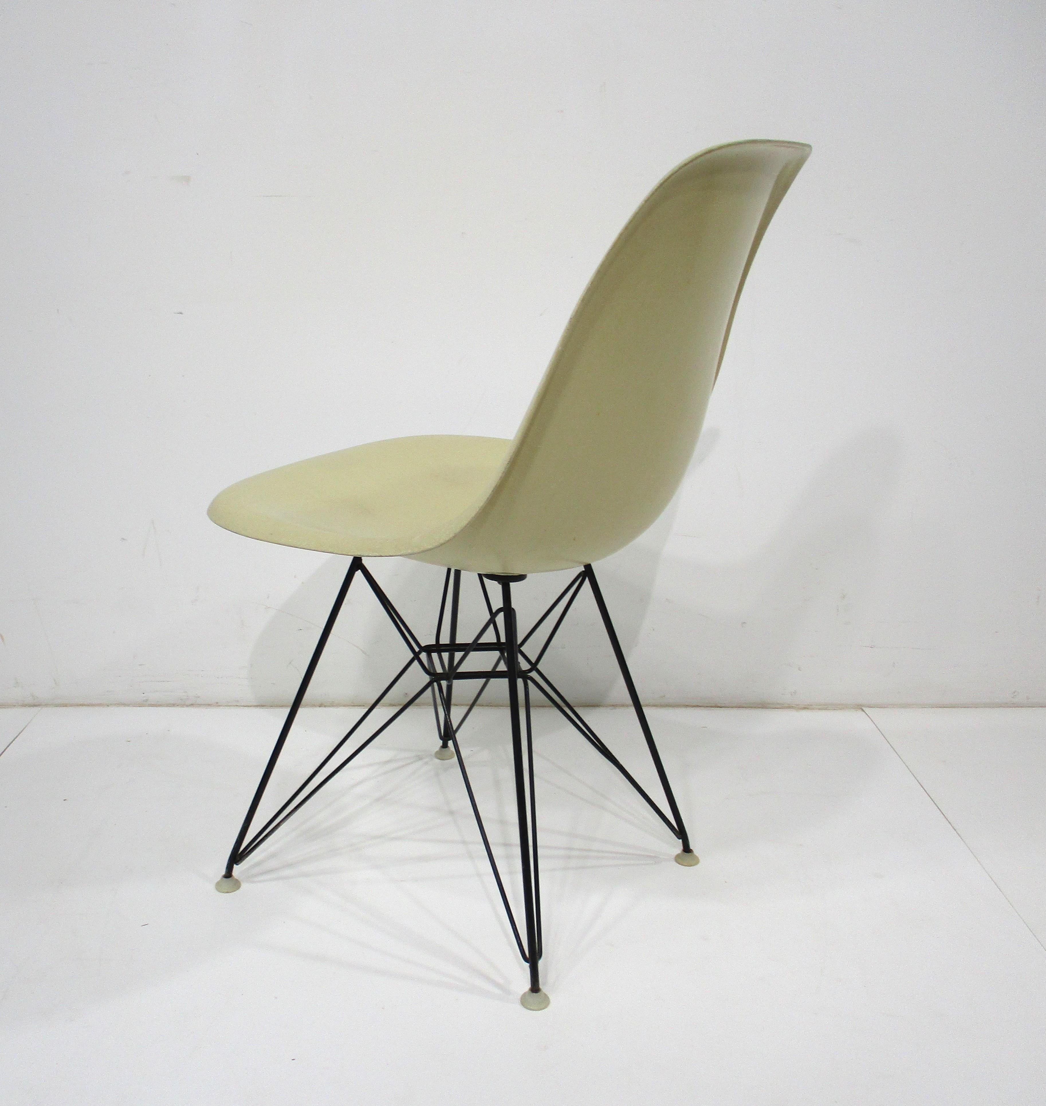 20th Century Eames Eifel Tower DSR Desk Chair for Herman Miller (B)  