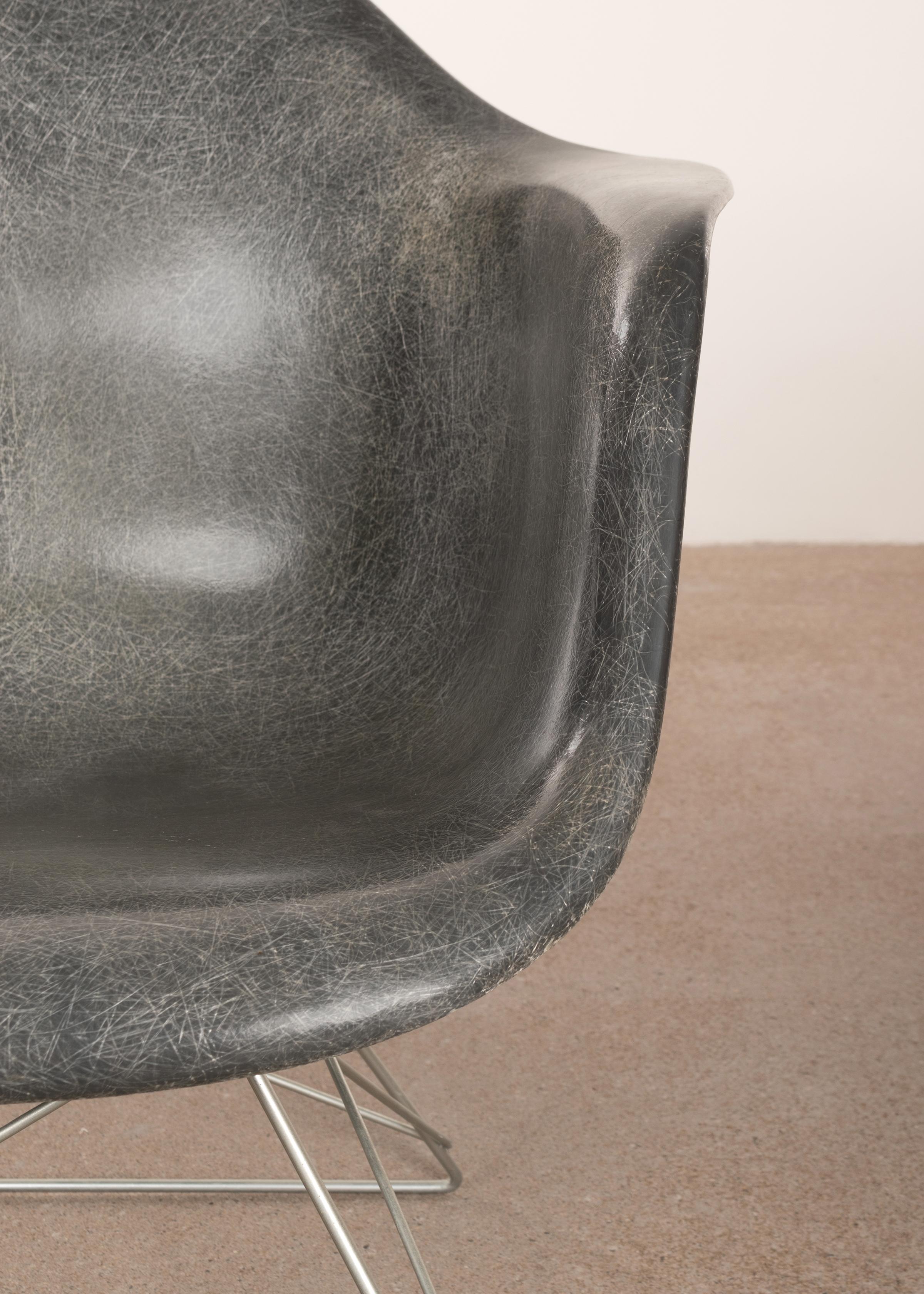 Eames Elephant Grey LAR Lounge Chair, Herman Miller, 1950s 3