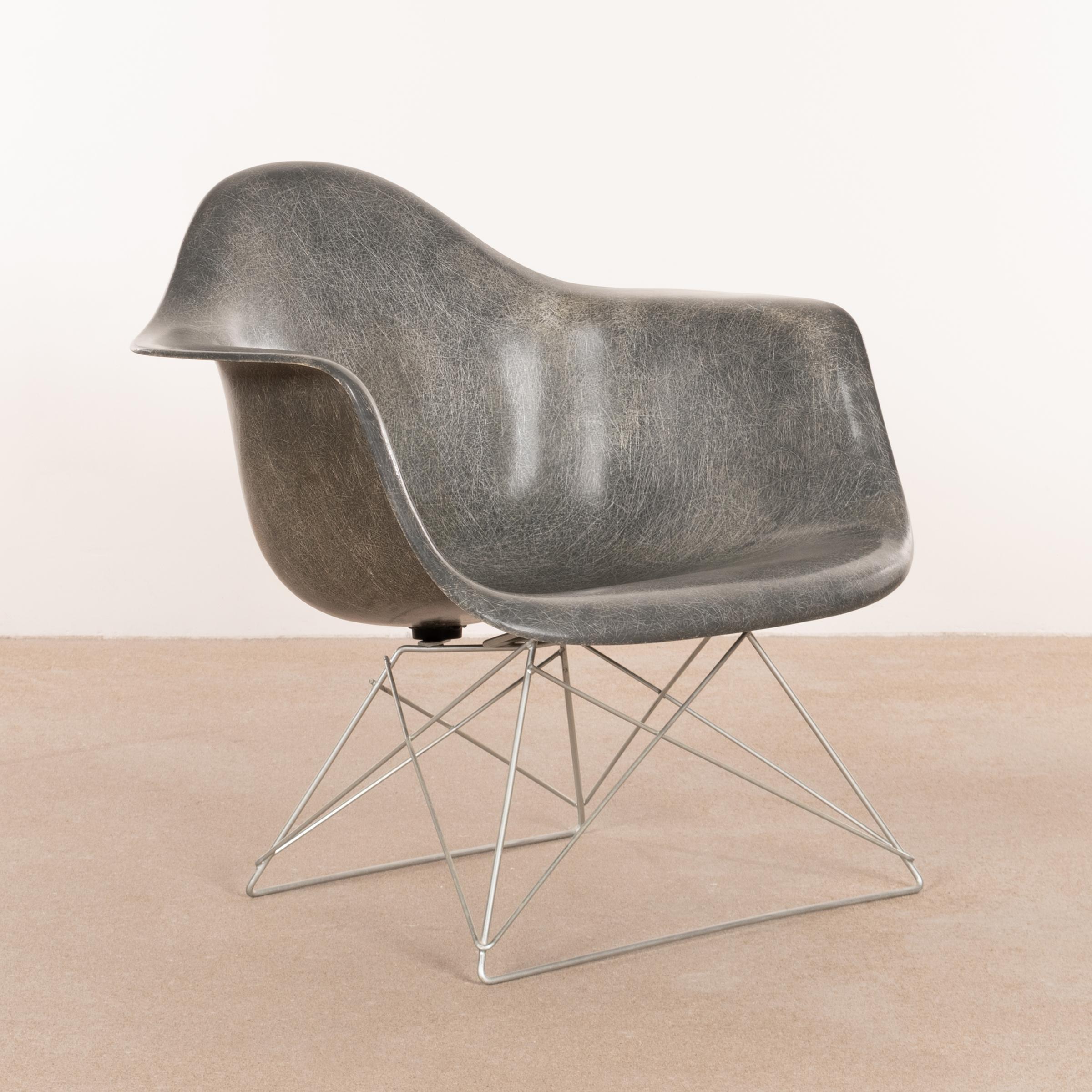 Mid-Century Modern Eames Elephant Grey LAR Lounge Chair, Herman Miller, 1950s