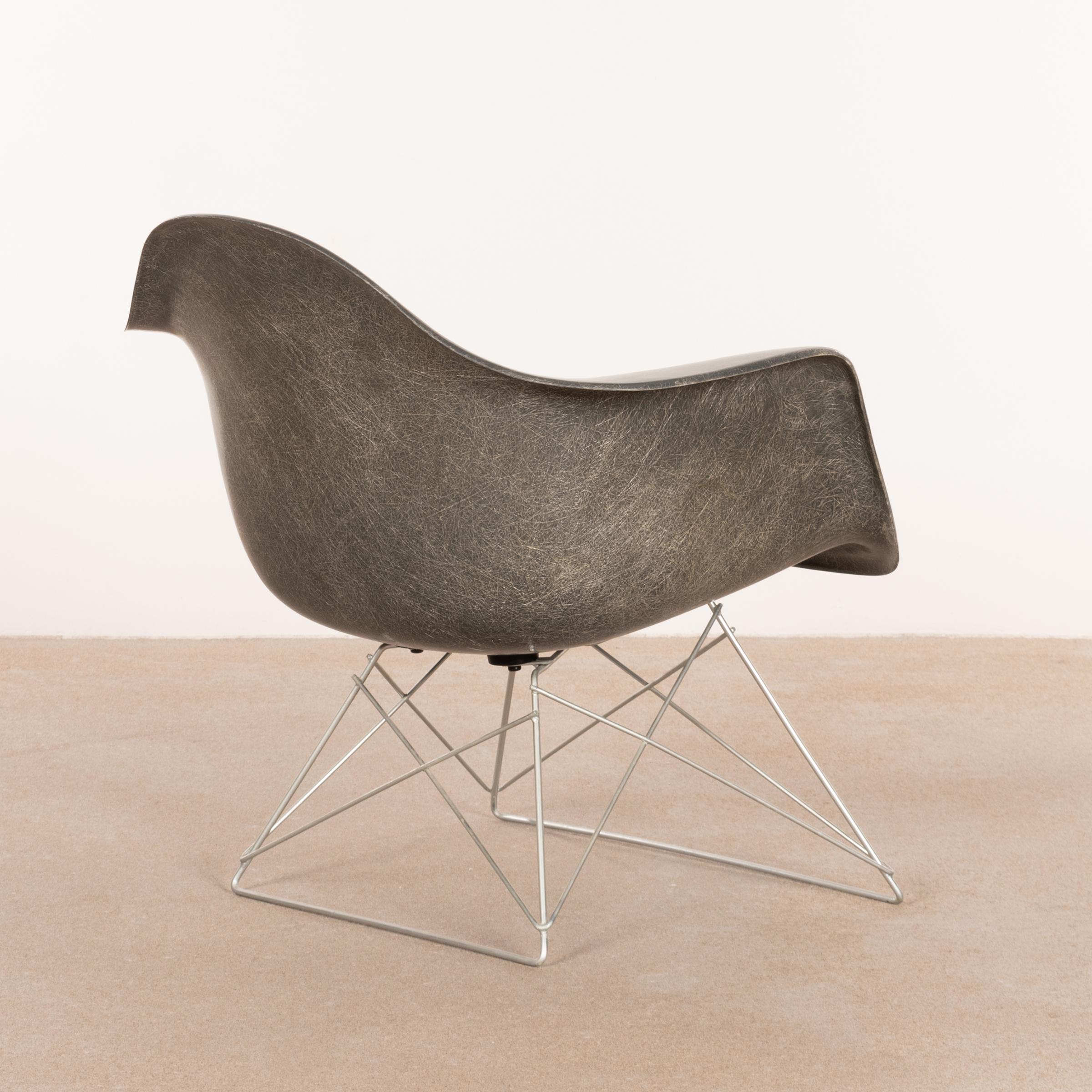 American Eames Elephant Grey LAR Lounge Chair, Herman Miller, 1950s