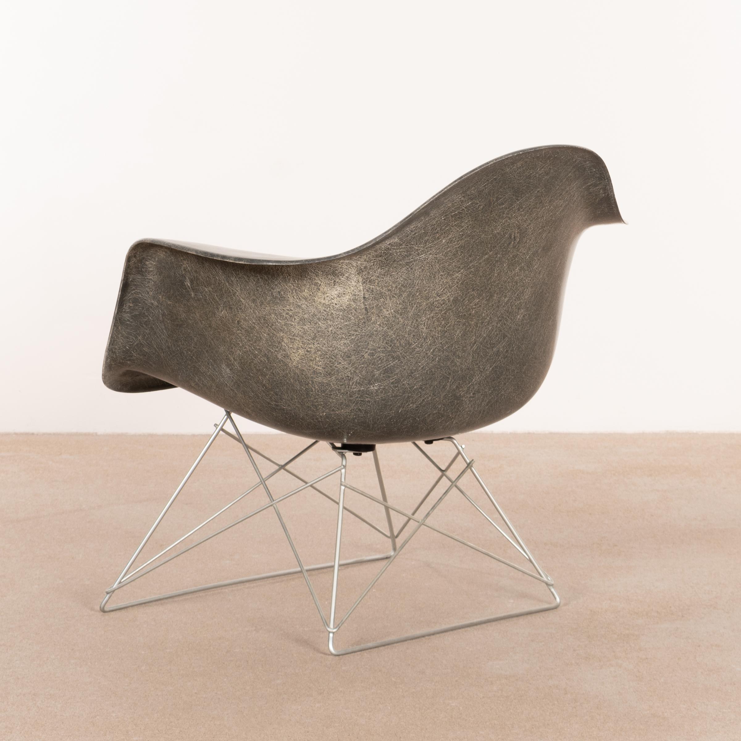 Mid-20th Century Eames Elephant Grey LAR Lounge Chair, Herman Miller, 1950s