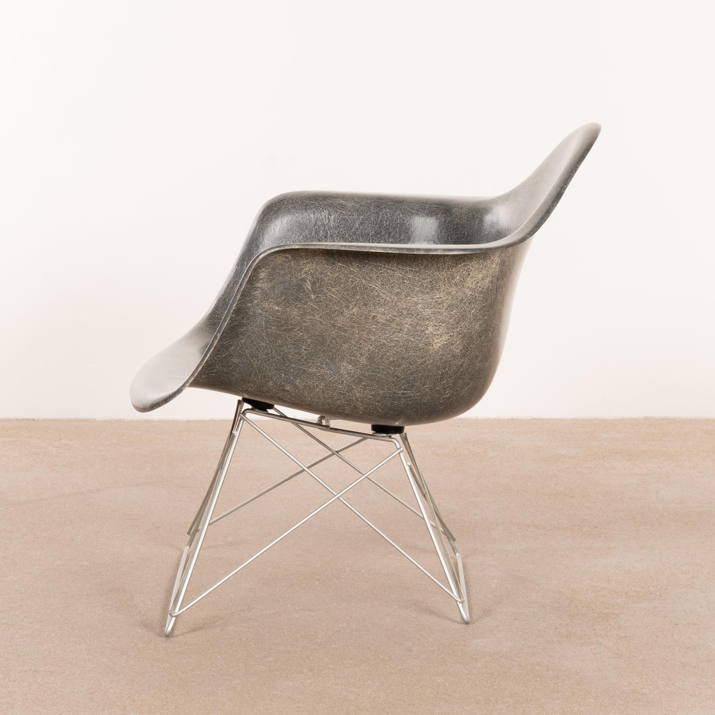 Metal Eames Elephant Grey LAR Lounge Chair, Herman Miller, 1950s