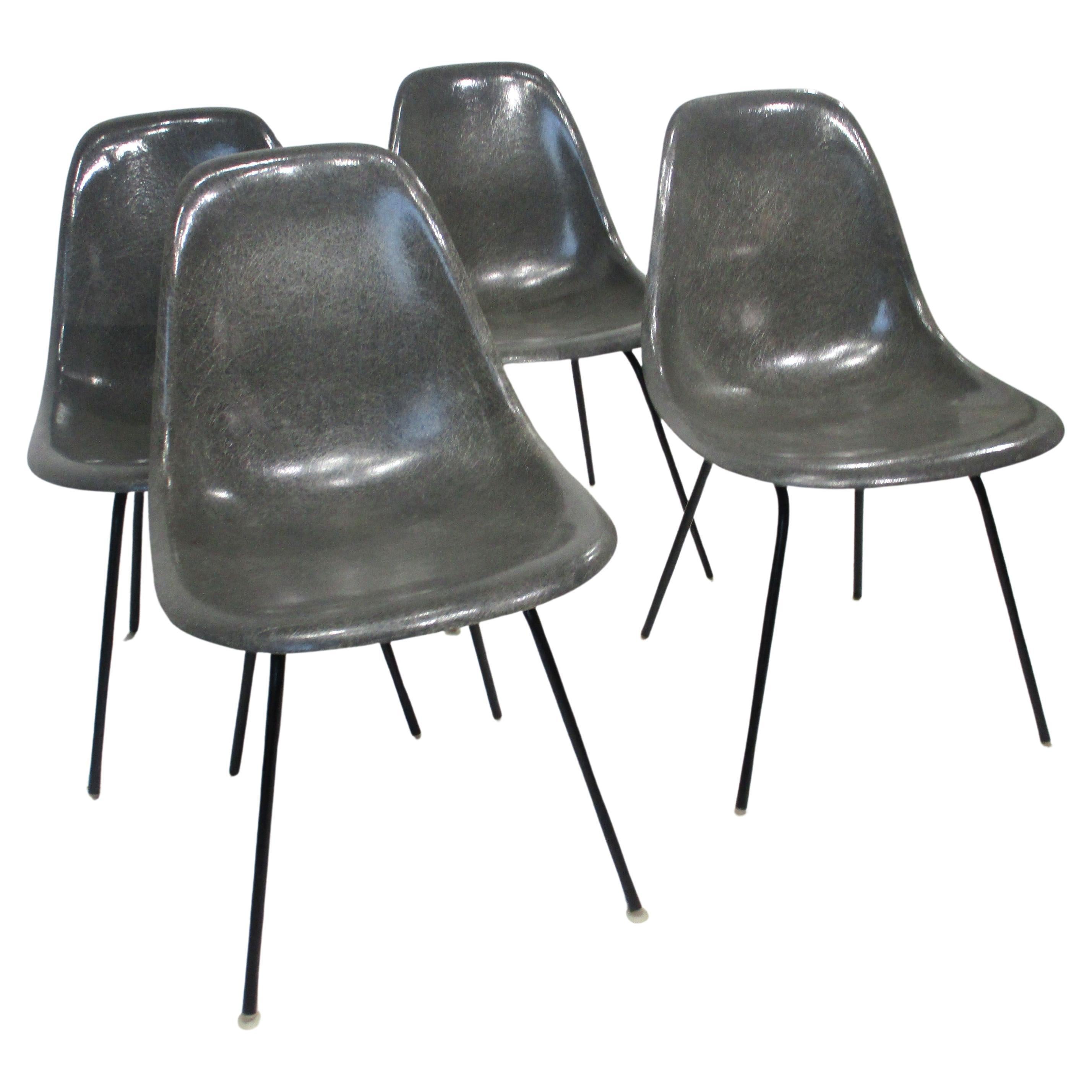 Chaises de salle à manger Eames gris peau d'éléphant pour Herman Miller  en vente