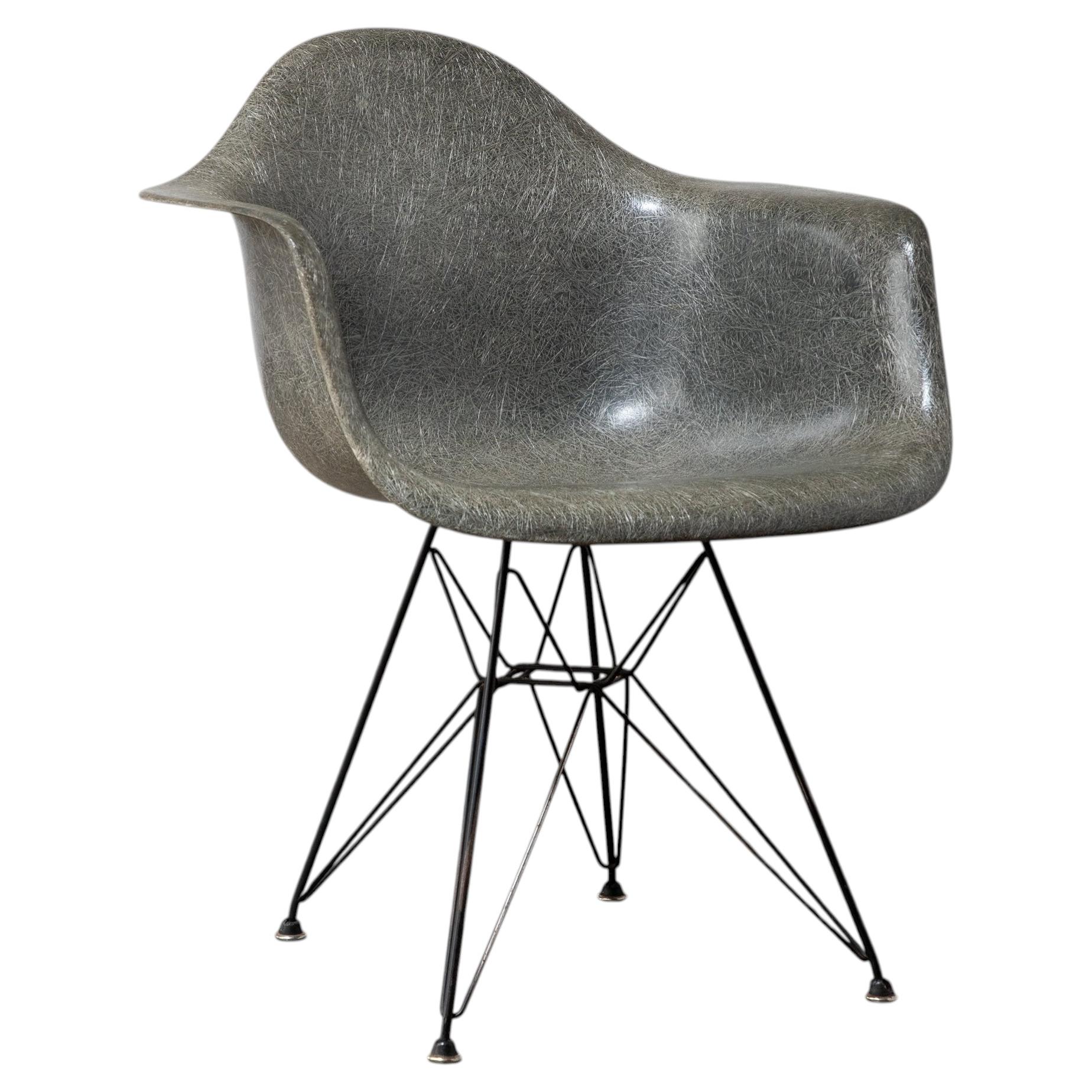 Chaise Eames DAR 'Eiffel