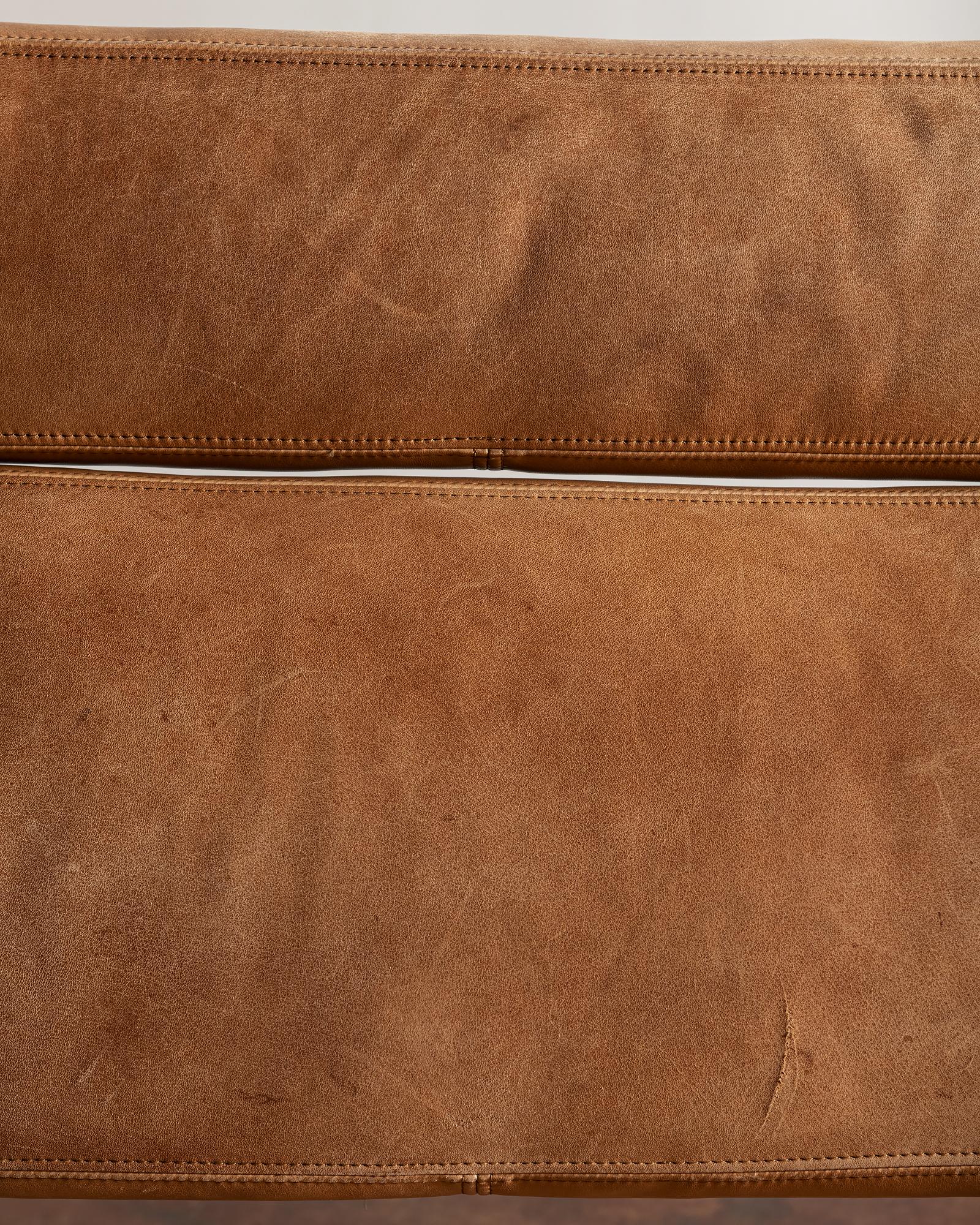 Canapé Eames ES 108 en superbe cuir patiné Carmel et noyer, années 1980 en vente 3