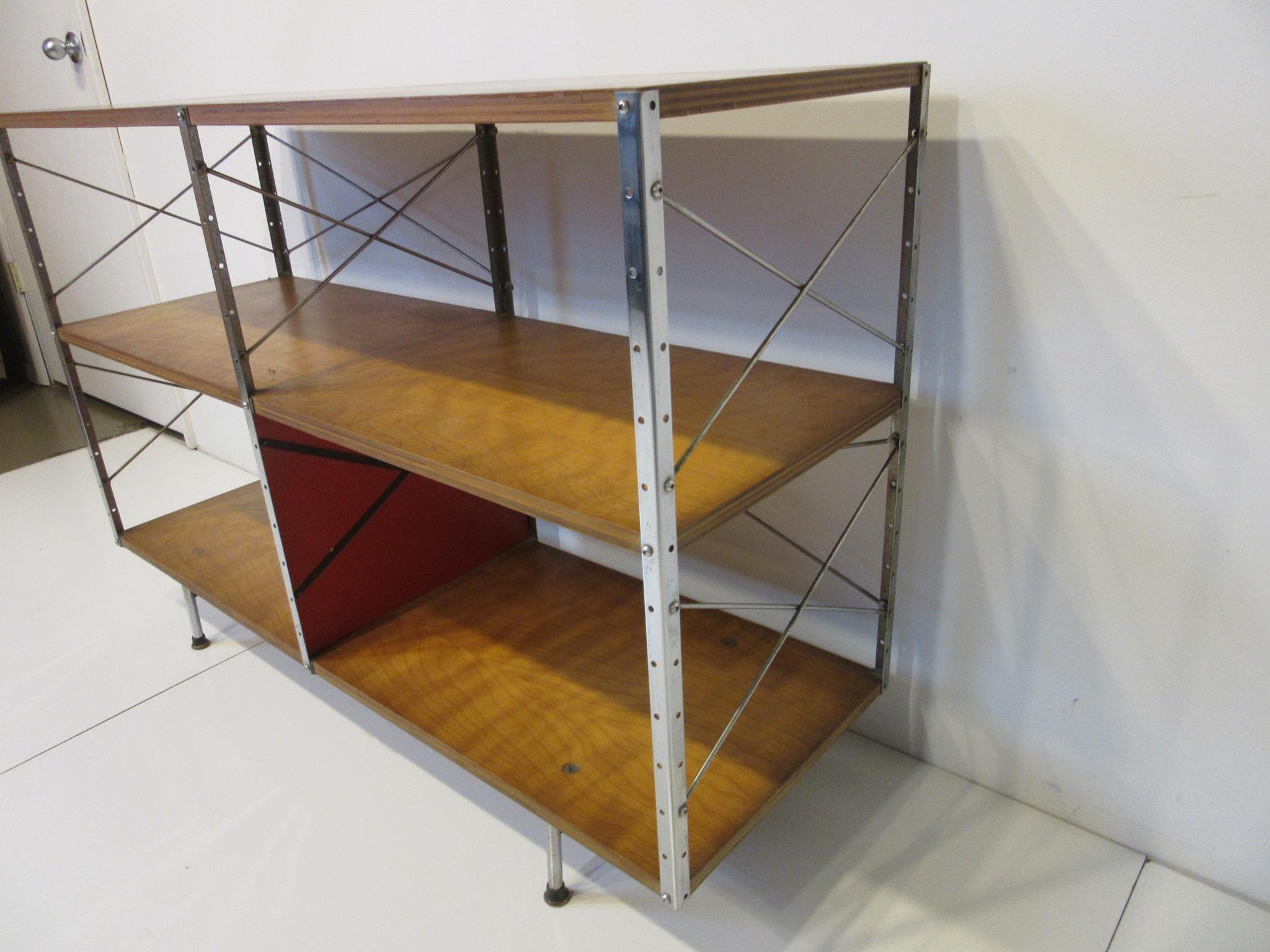 Mid-Century Modern Eames ESU 200- C 'Eames Storage Unit' for Herman Miller