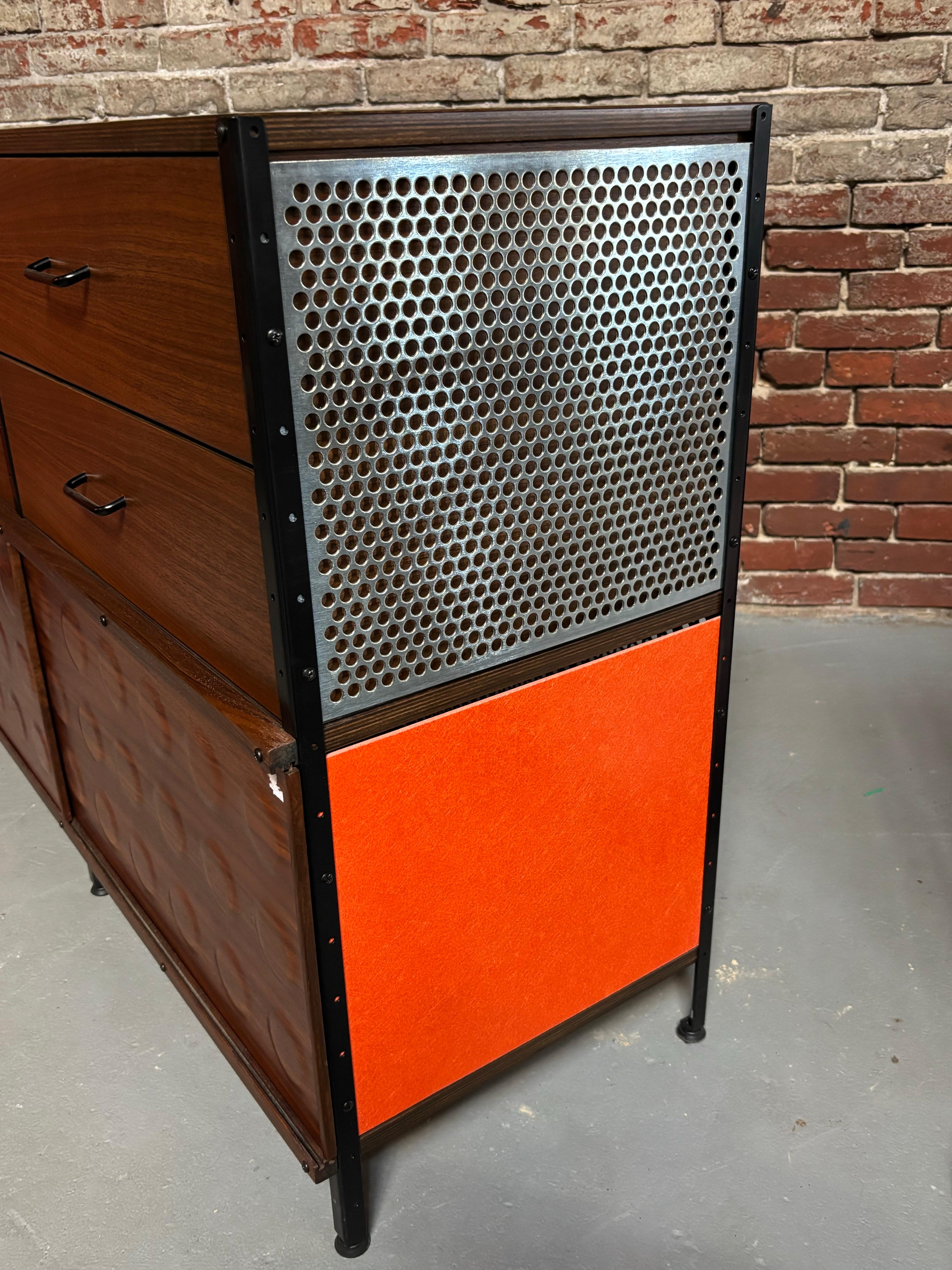 Eames ESU/ 220 Fallstudieneinheit für Modernica im Angebot 4